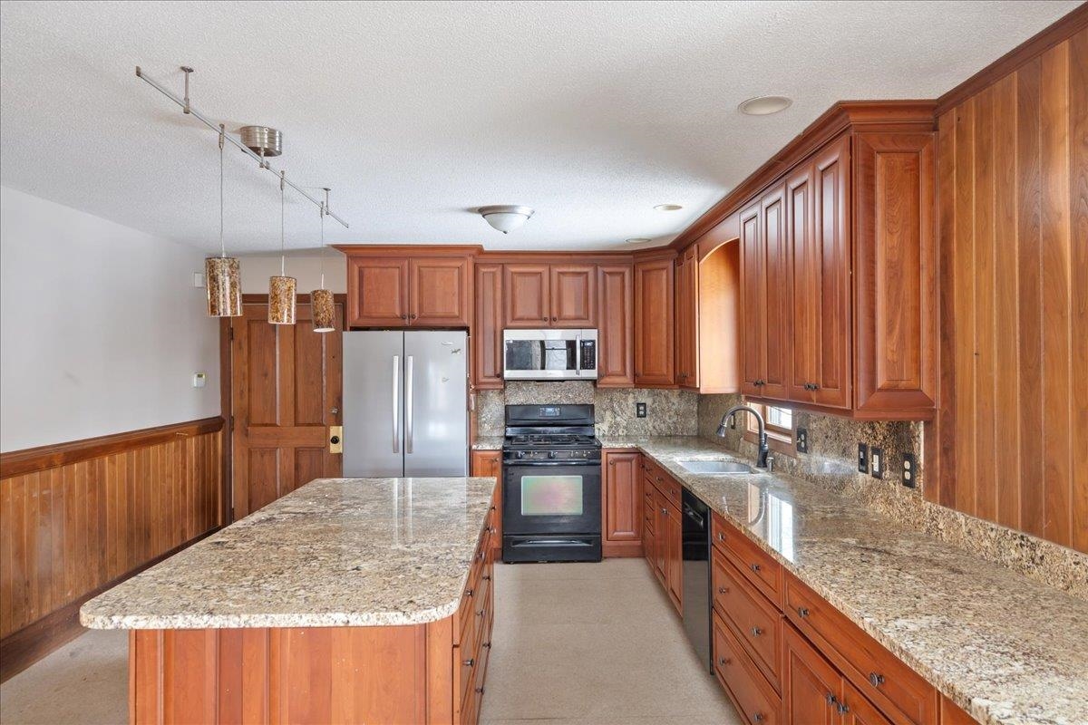 583 Sand Road Property Photo 4