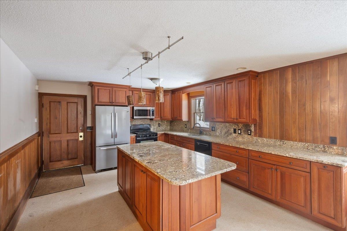 583 Sand Road Property Photo 5