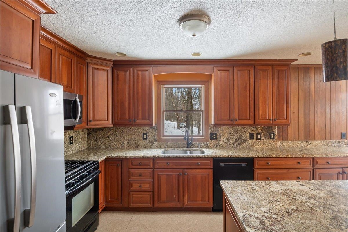583 Sand Road Property Photo 6