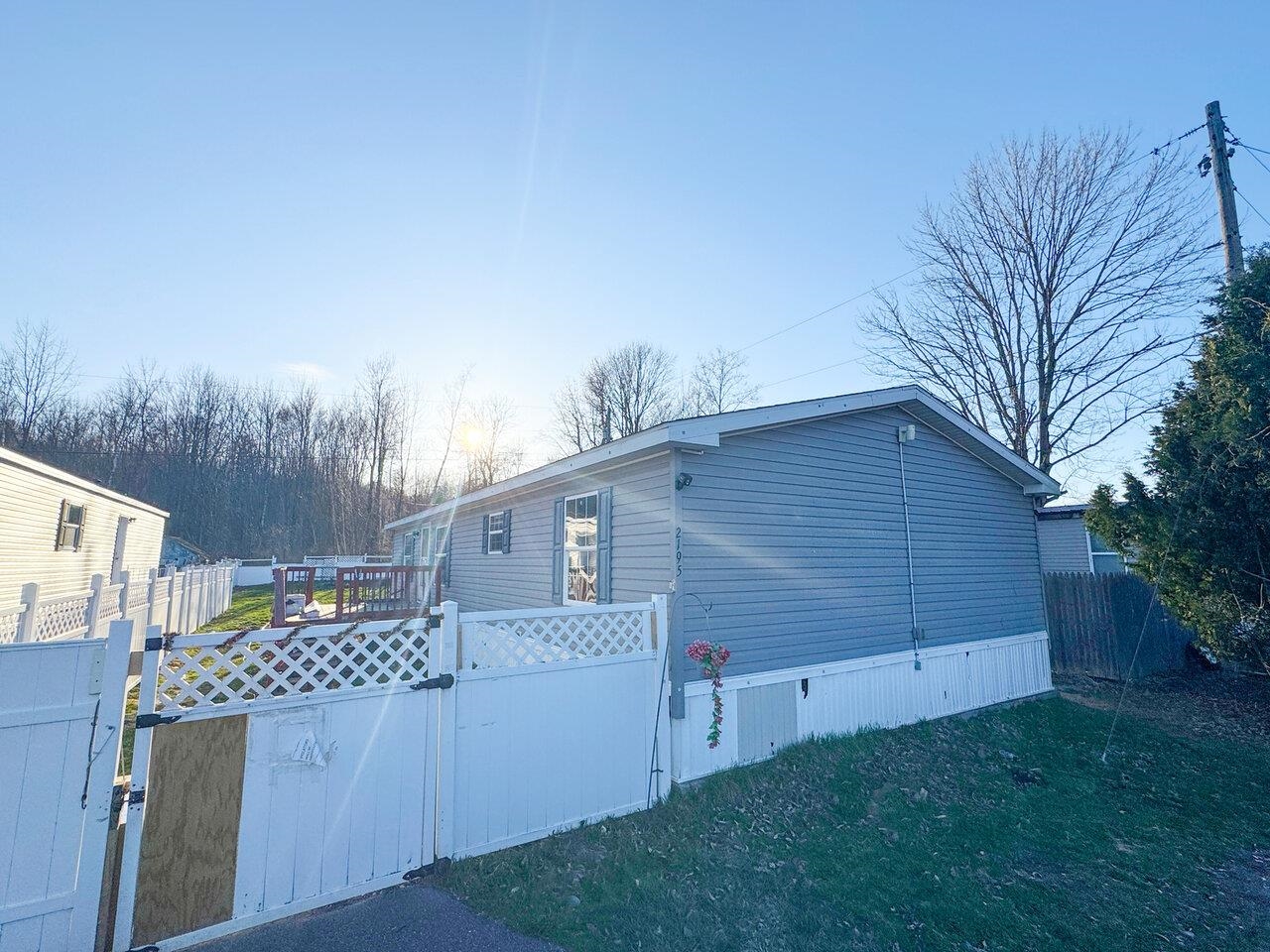 2195 North Road Property Photo 4