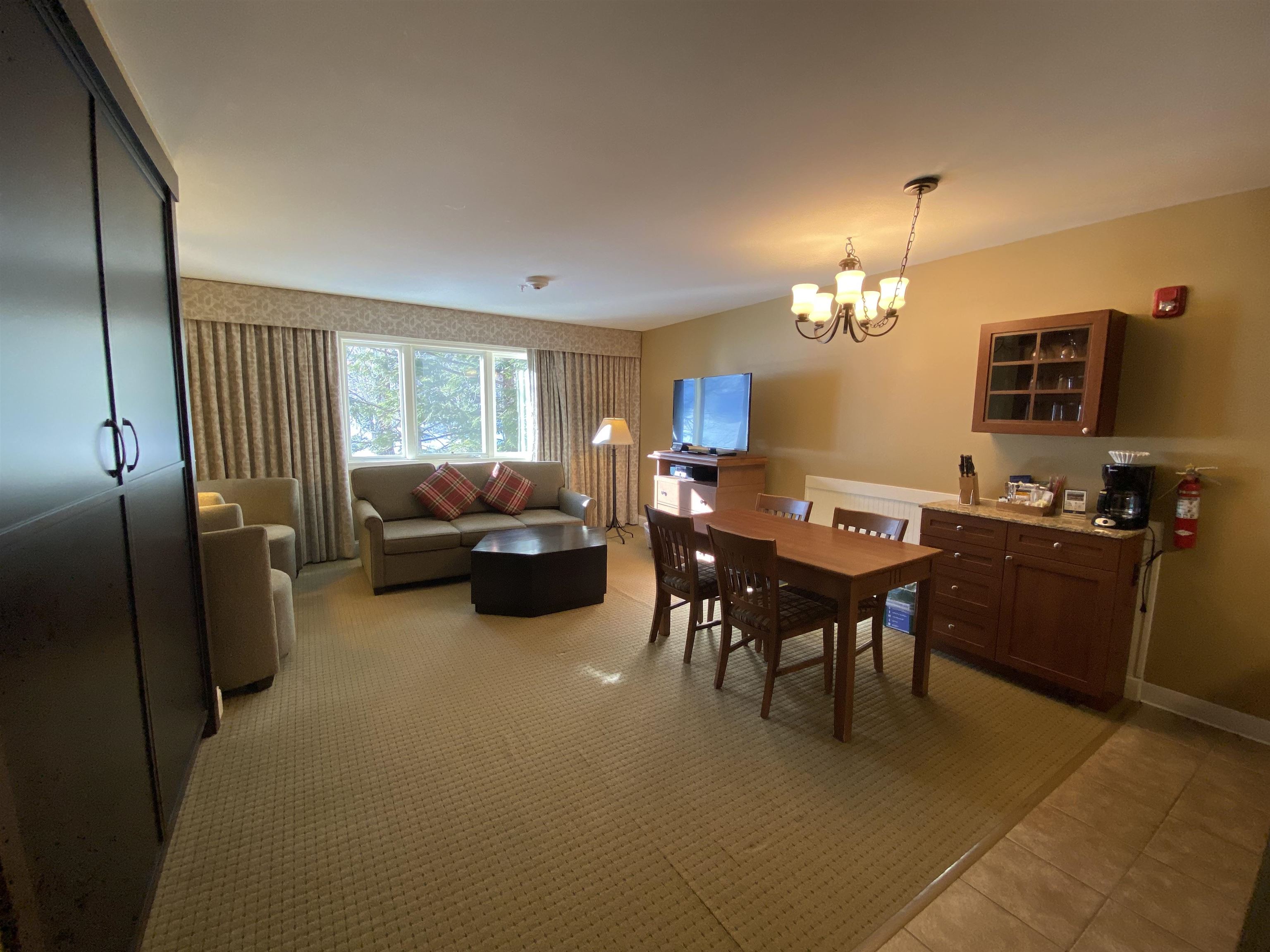 103/05 Qtr.1,89 Grand Summit Way Property Photo 8