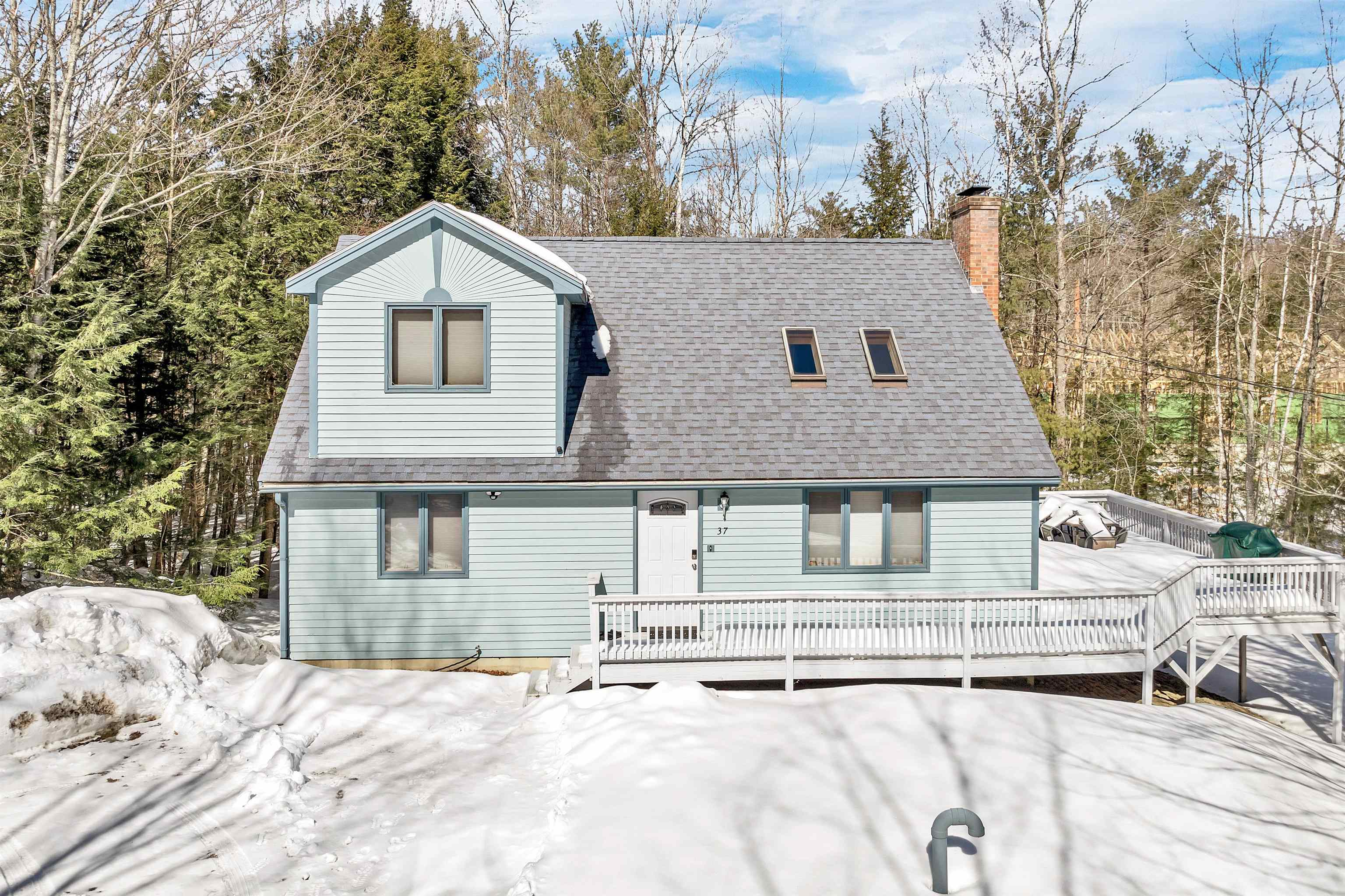 37 St Moritz Street Property Photo