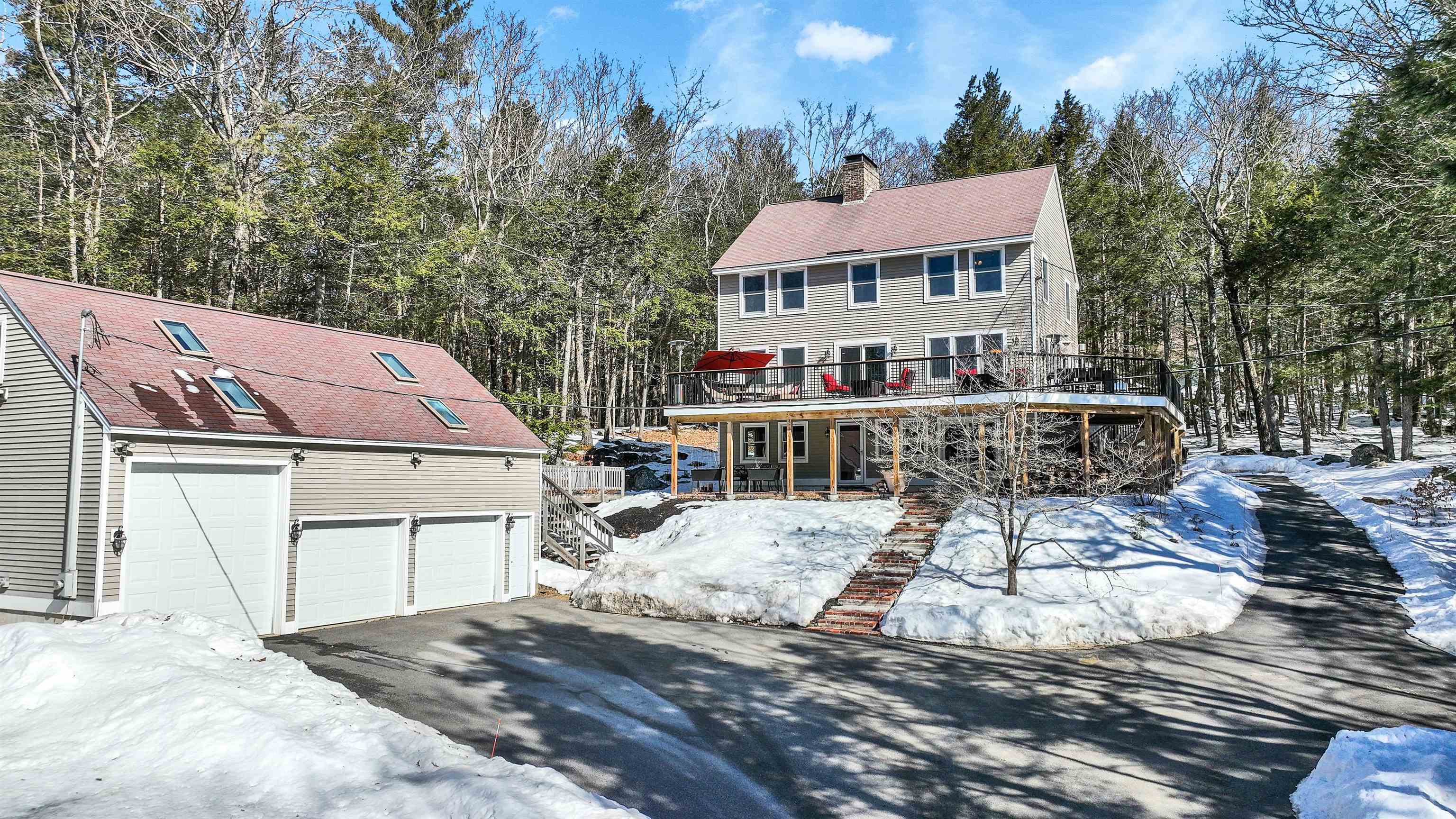 44 Lakeview Drive Property Photo
