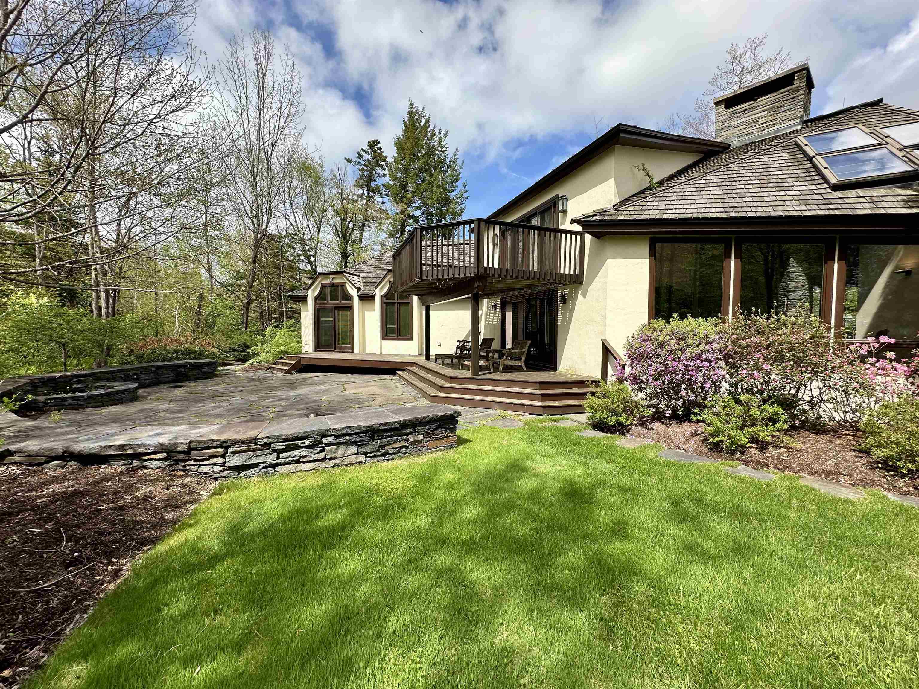 16 Spring Hill Road Property Photo 1