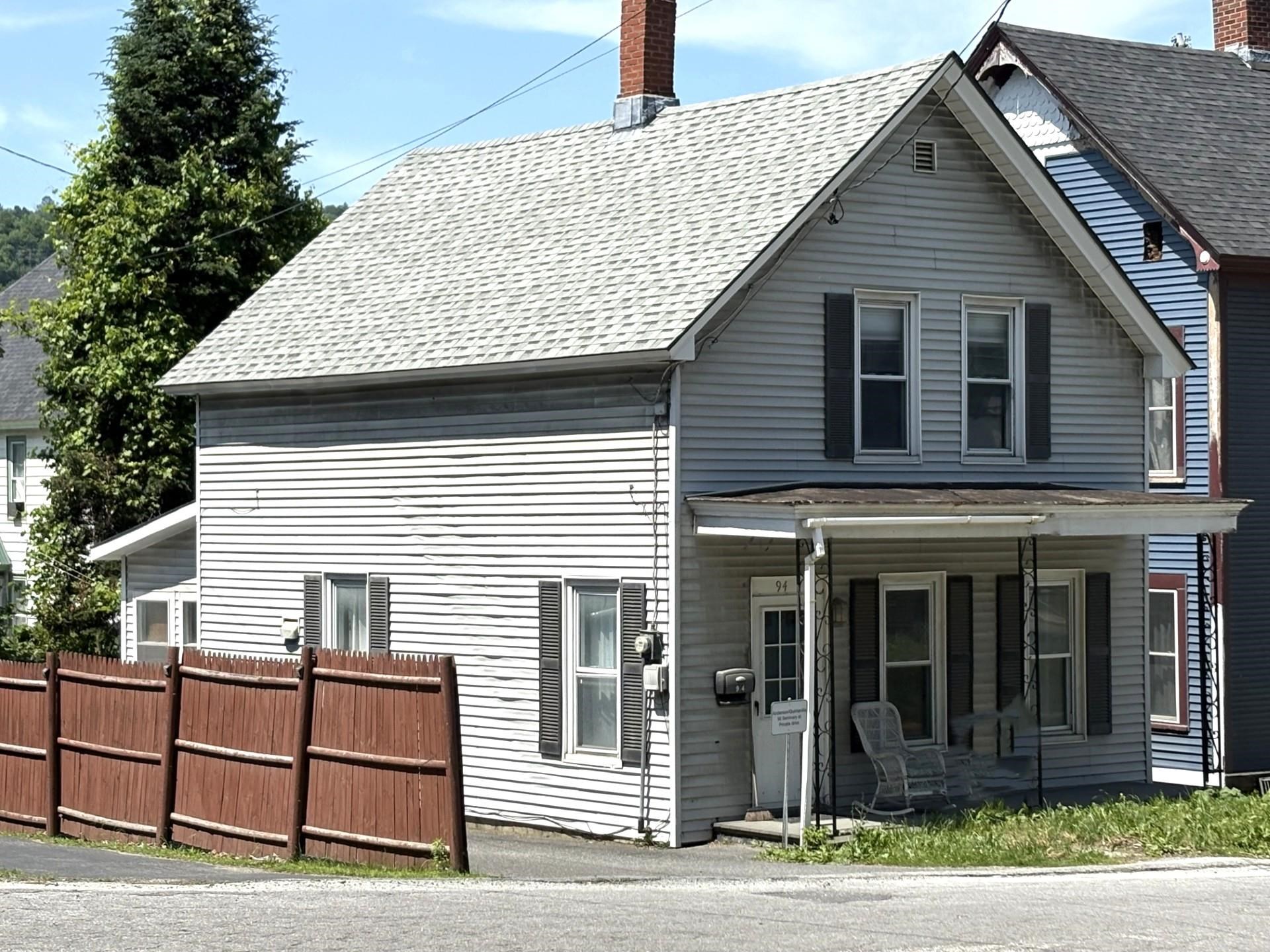 94 Seminary Street Property Photo 33