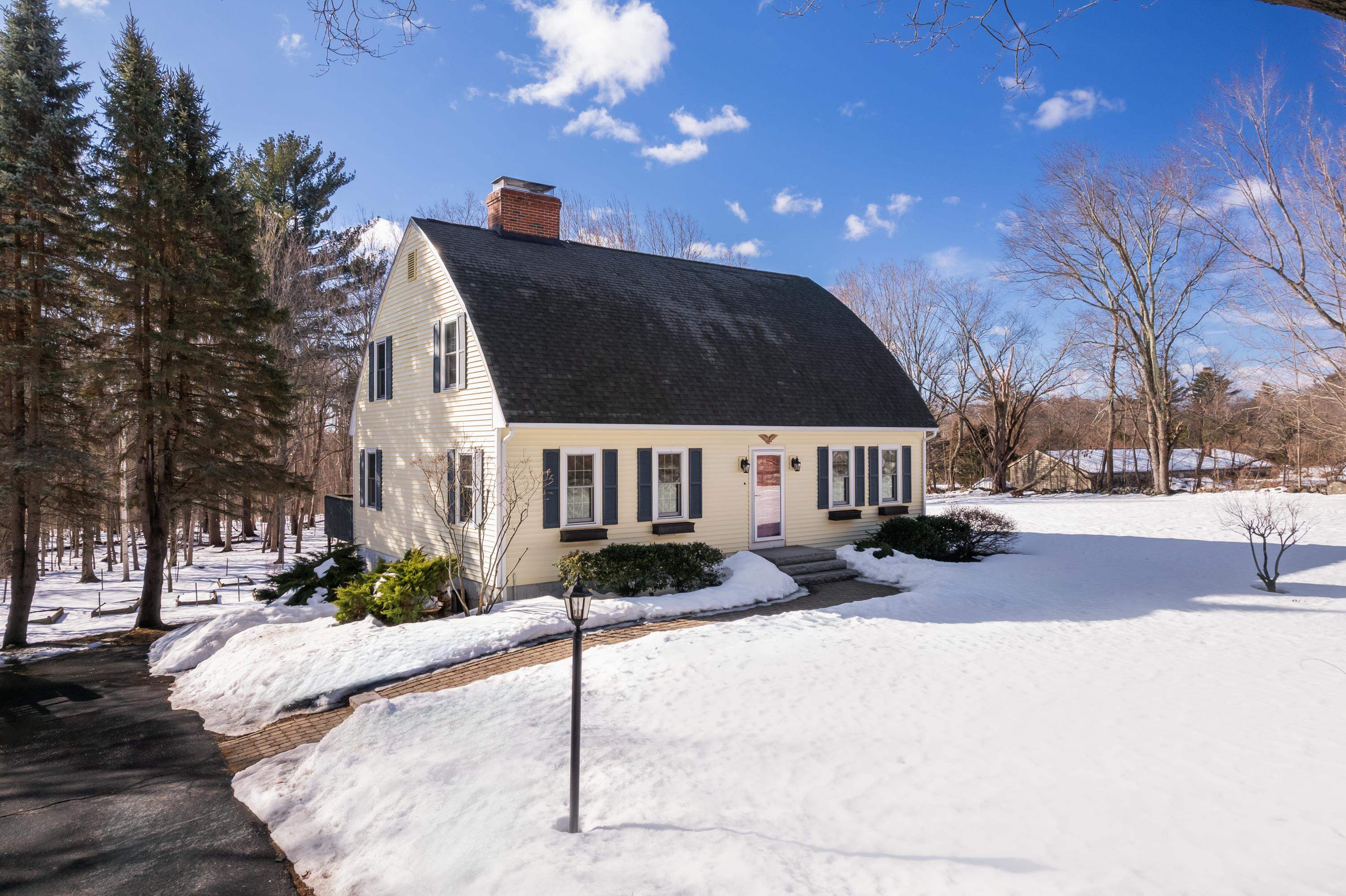 Hampton Falls Real Estate Listings Main Image
