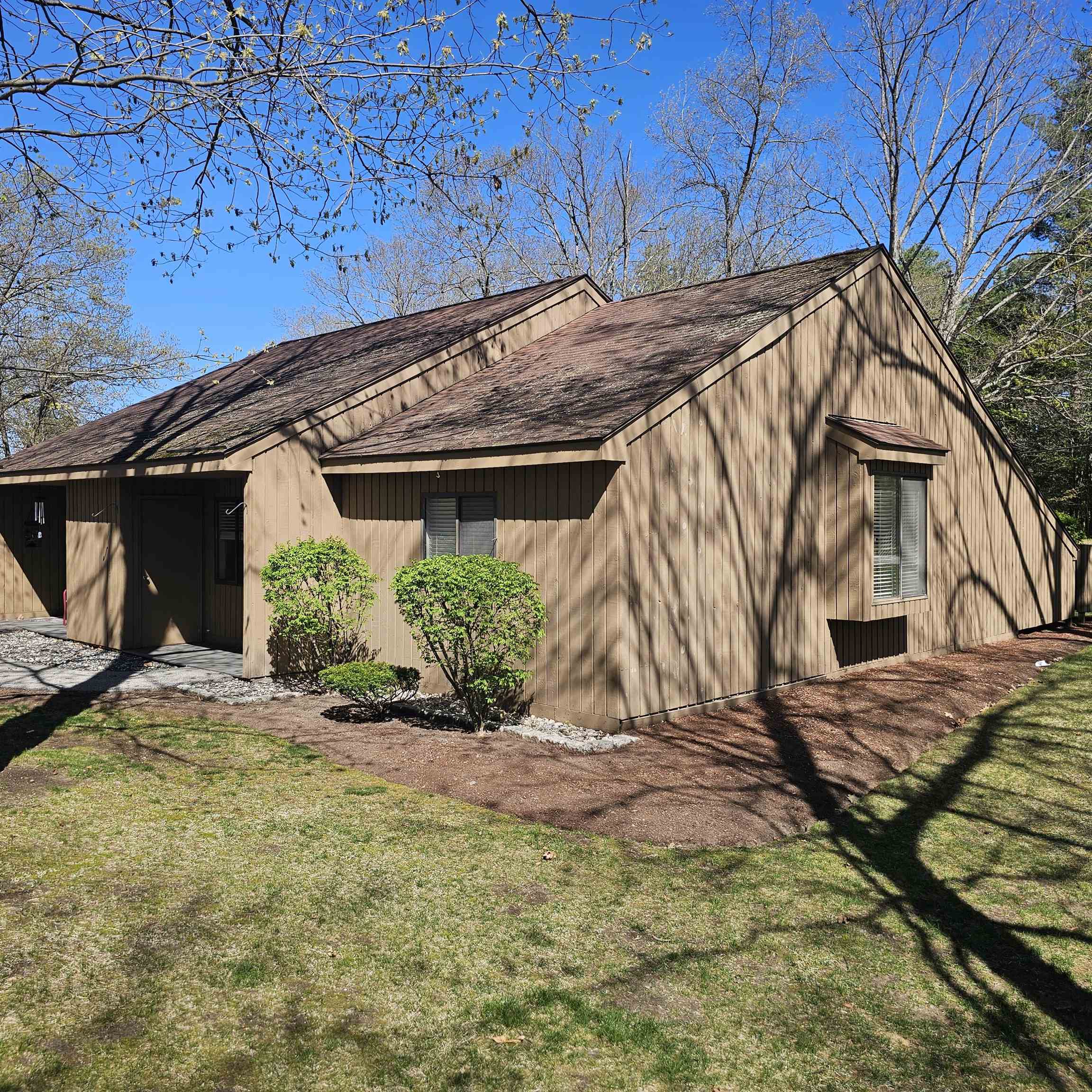 25 Essex Green Court Property Photo 1