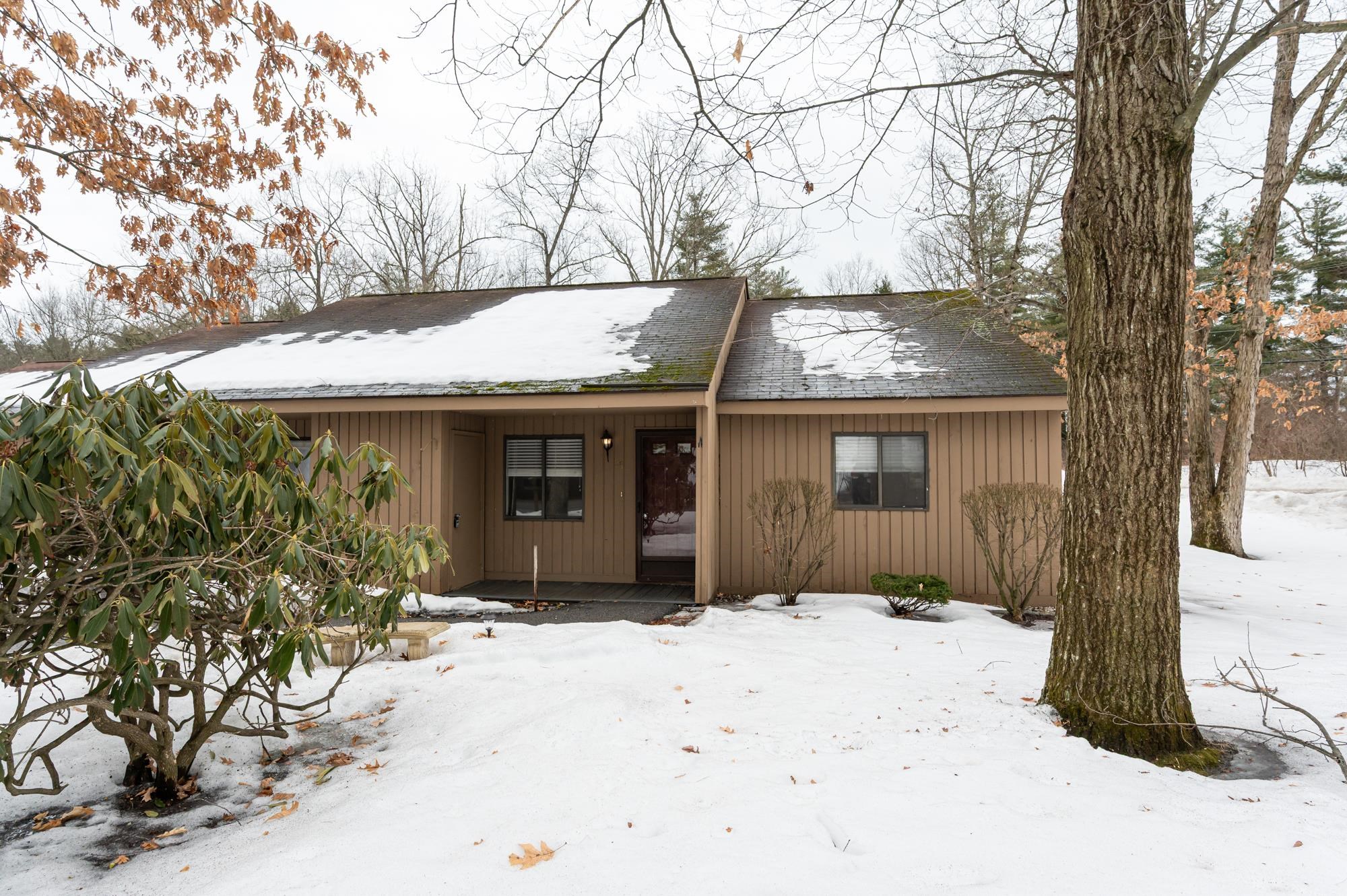 25 Essex Green Court Property Photo 2