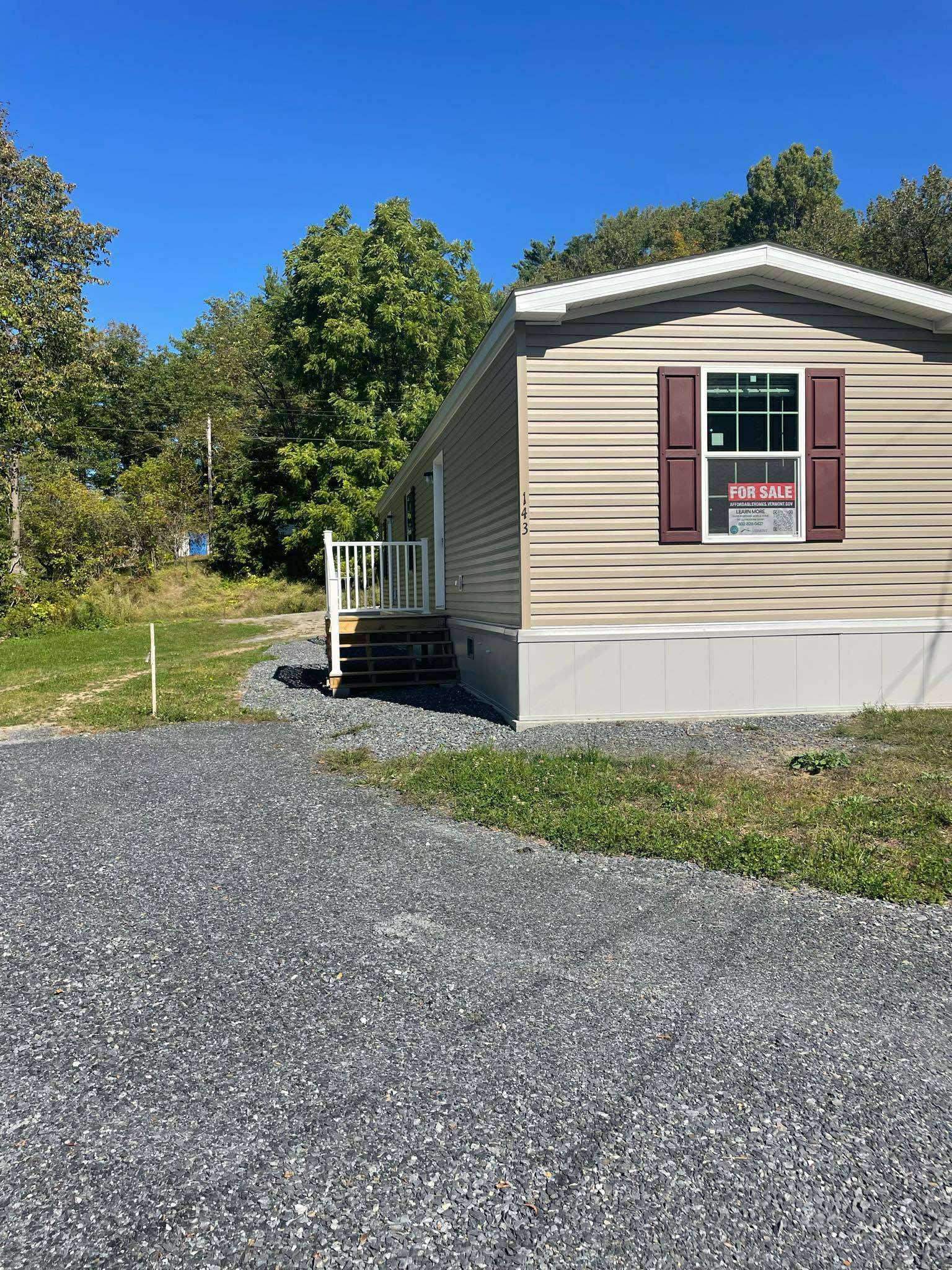 143 Oak Street Property Photo 9