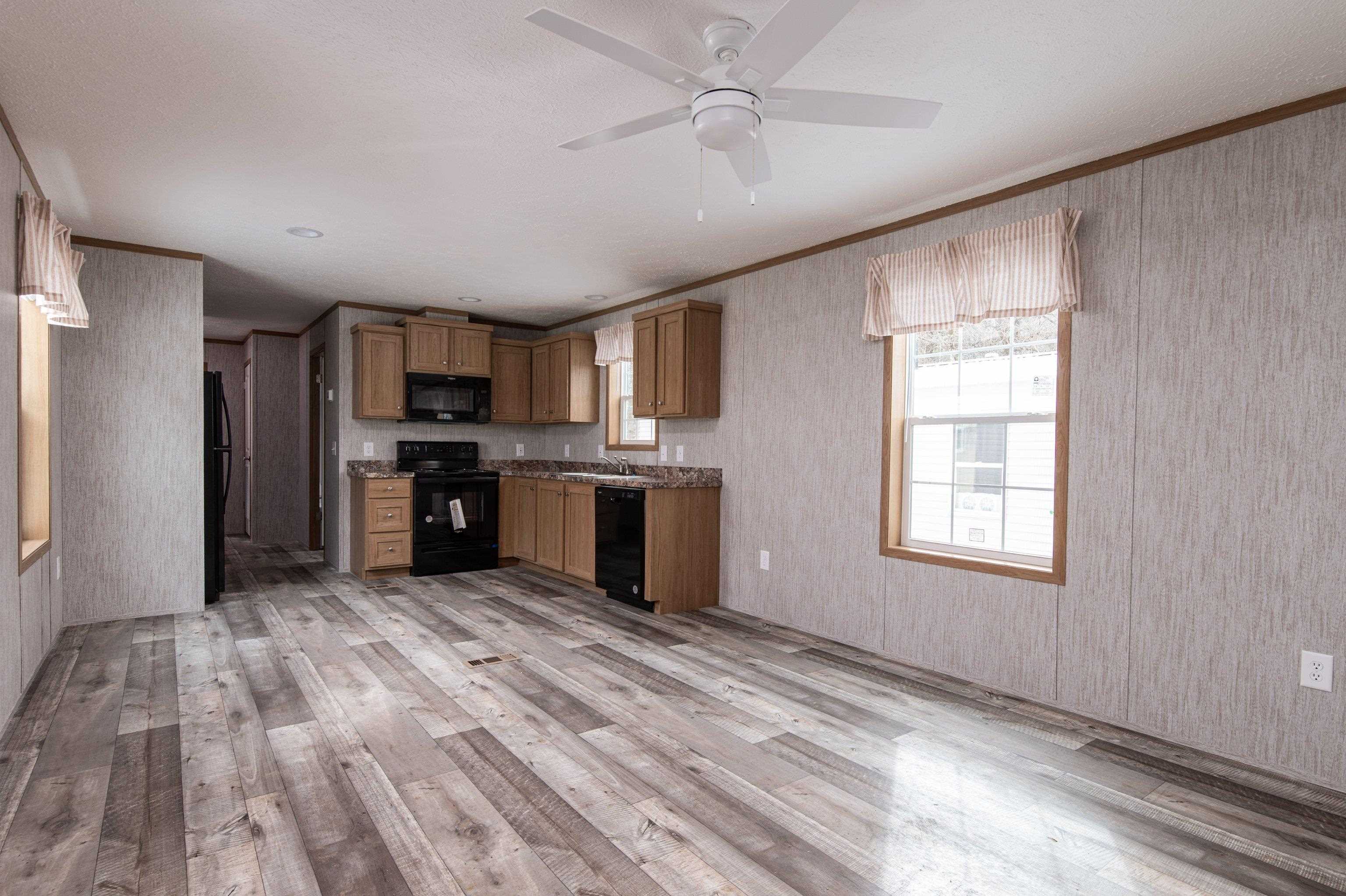 139 Oak Street Property Photo 4