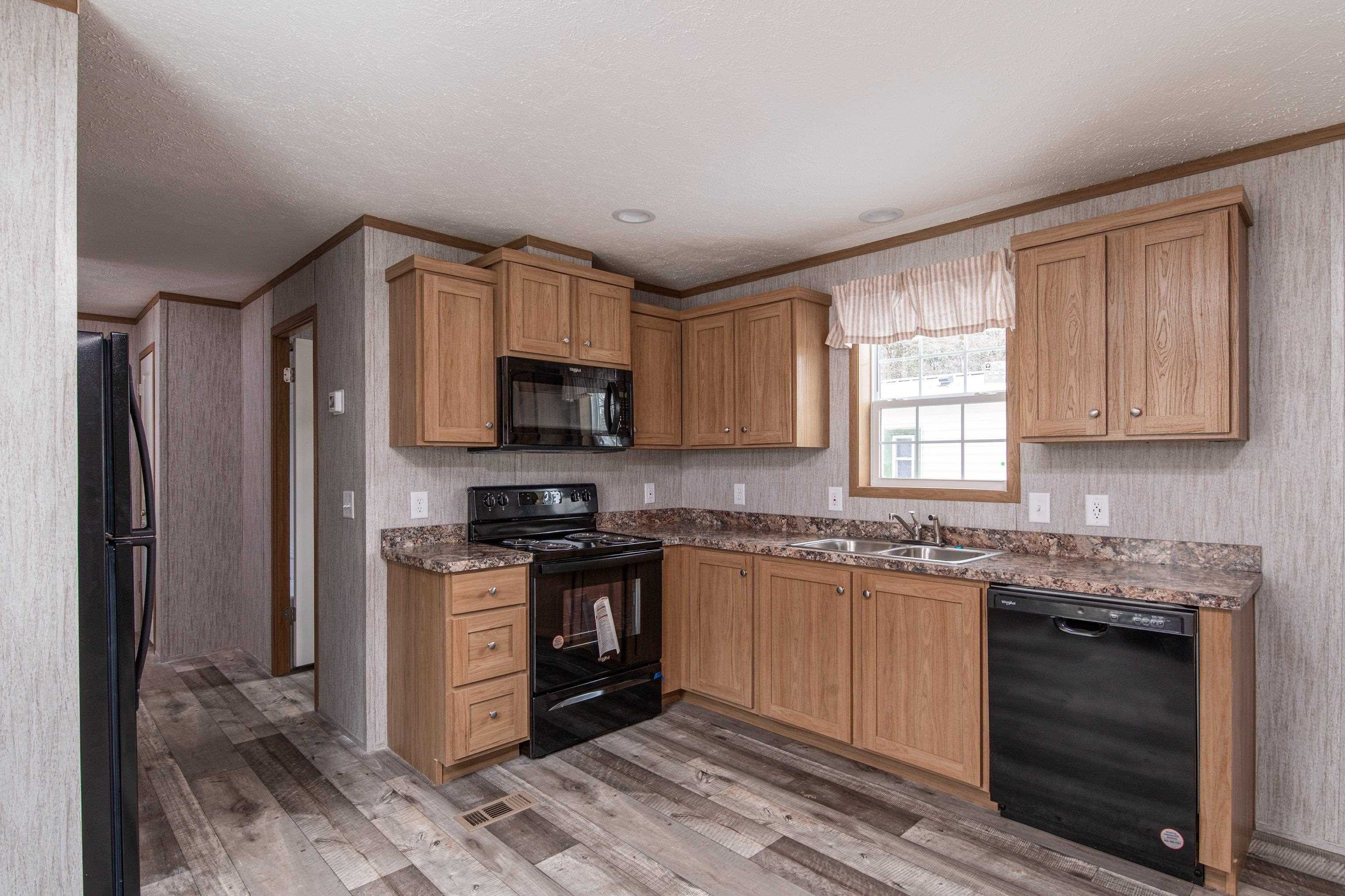 139 Oak Street Property Photo 5