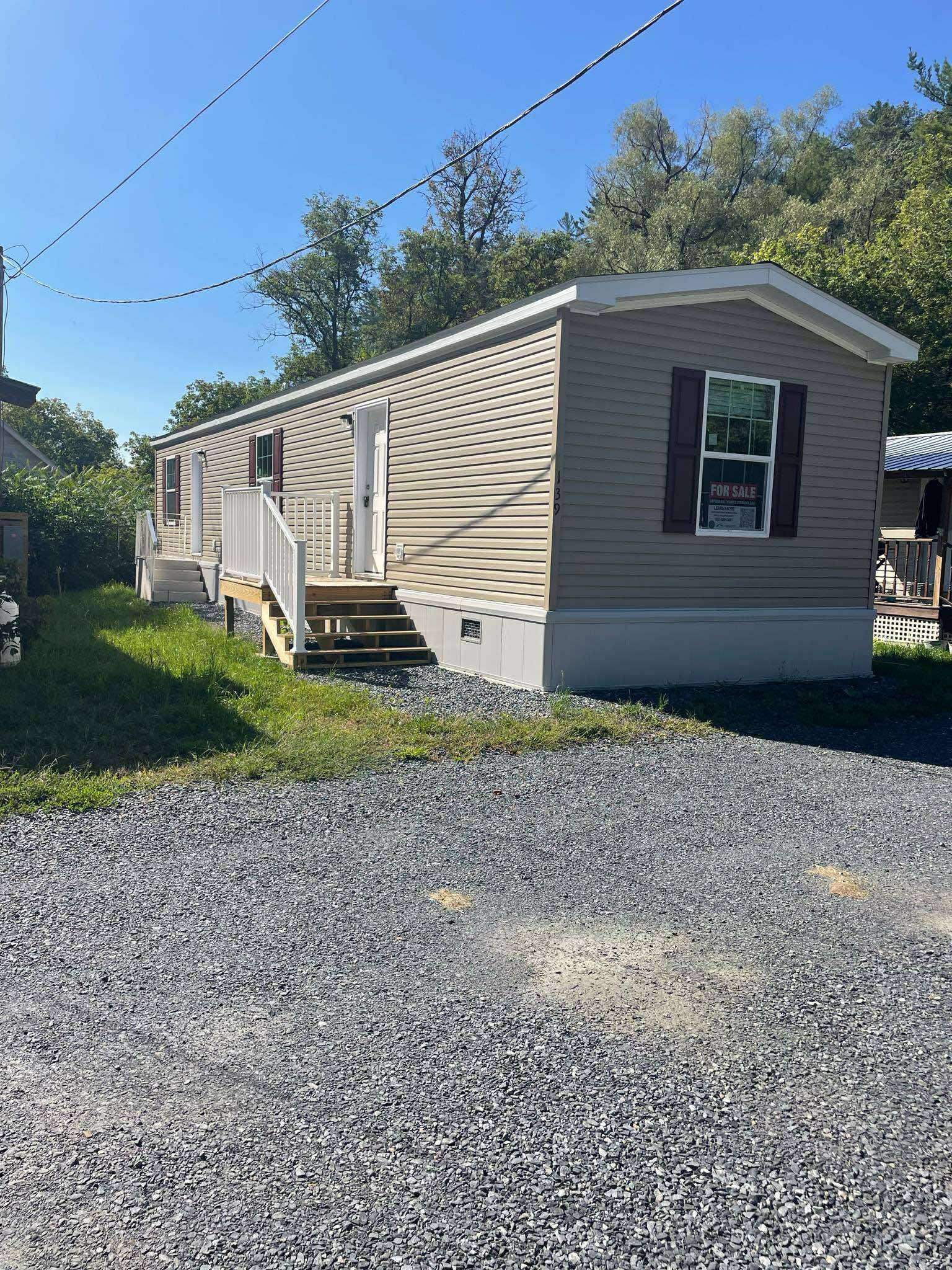 139 Oak Street Property Photo 8