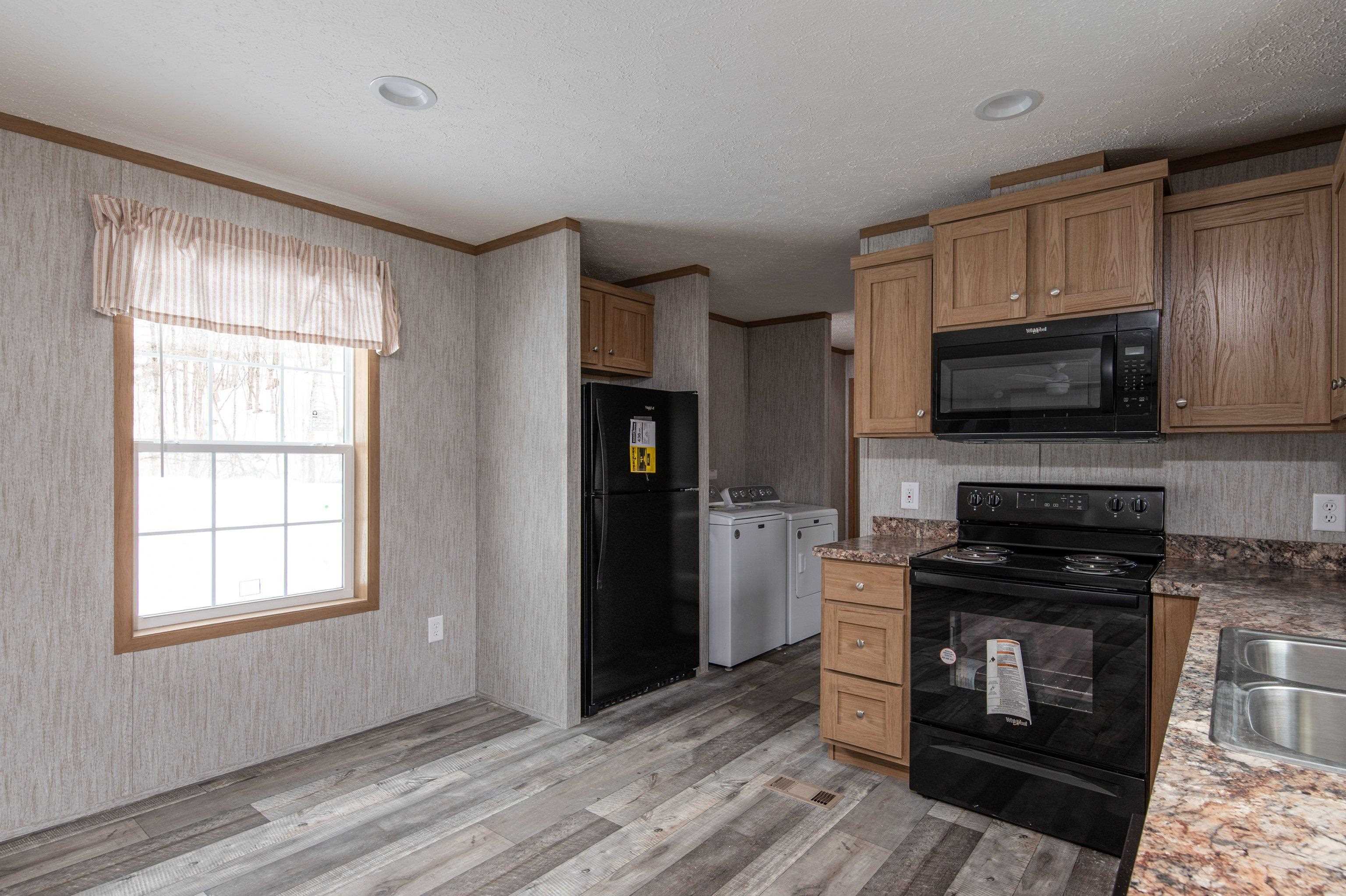 135 Oak Street Property Photo 4