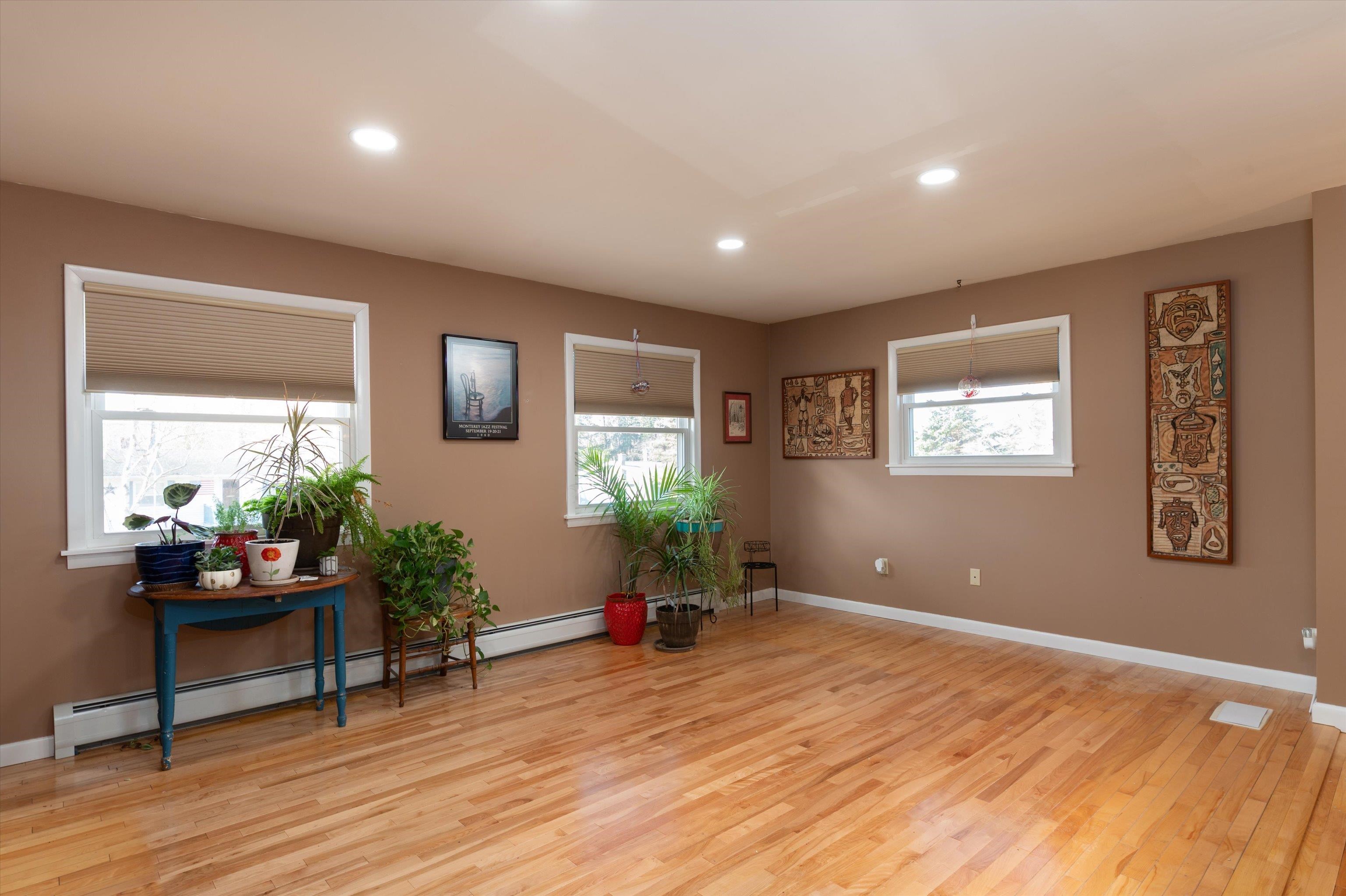 10 Spruce Lane Property Photo 13