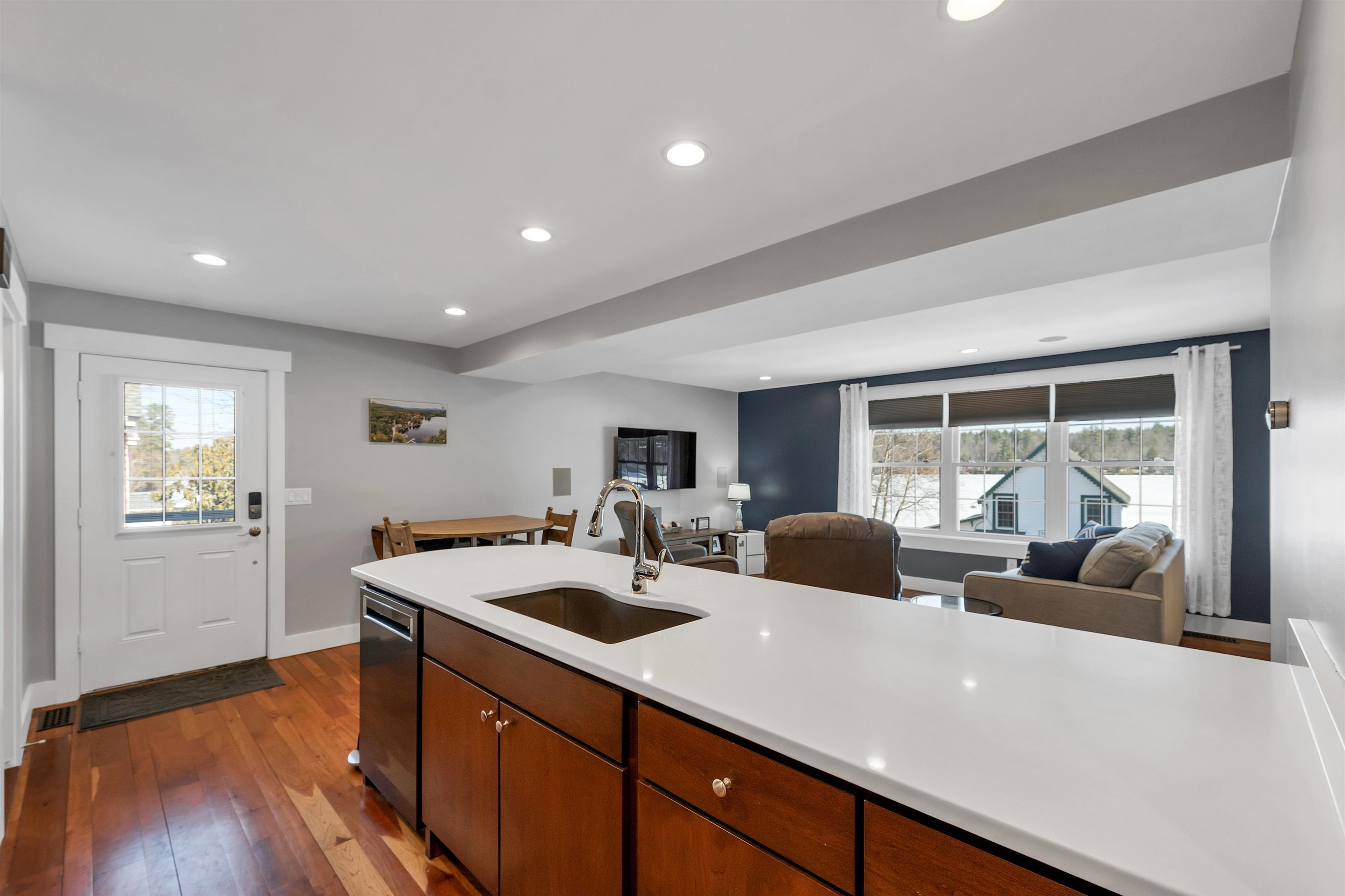 48 Broadway Property Photo 3
