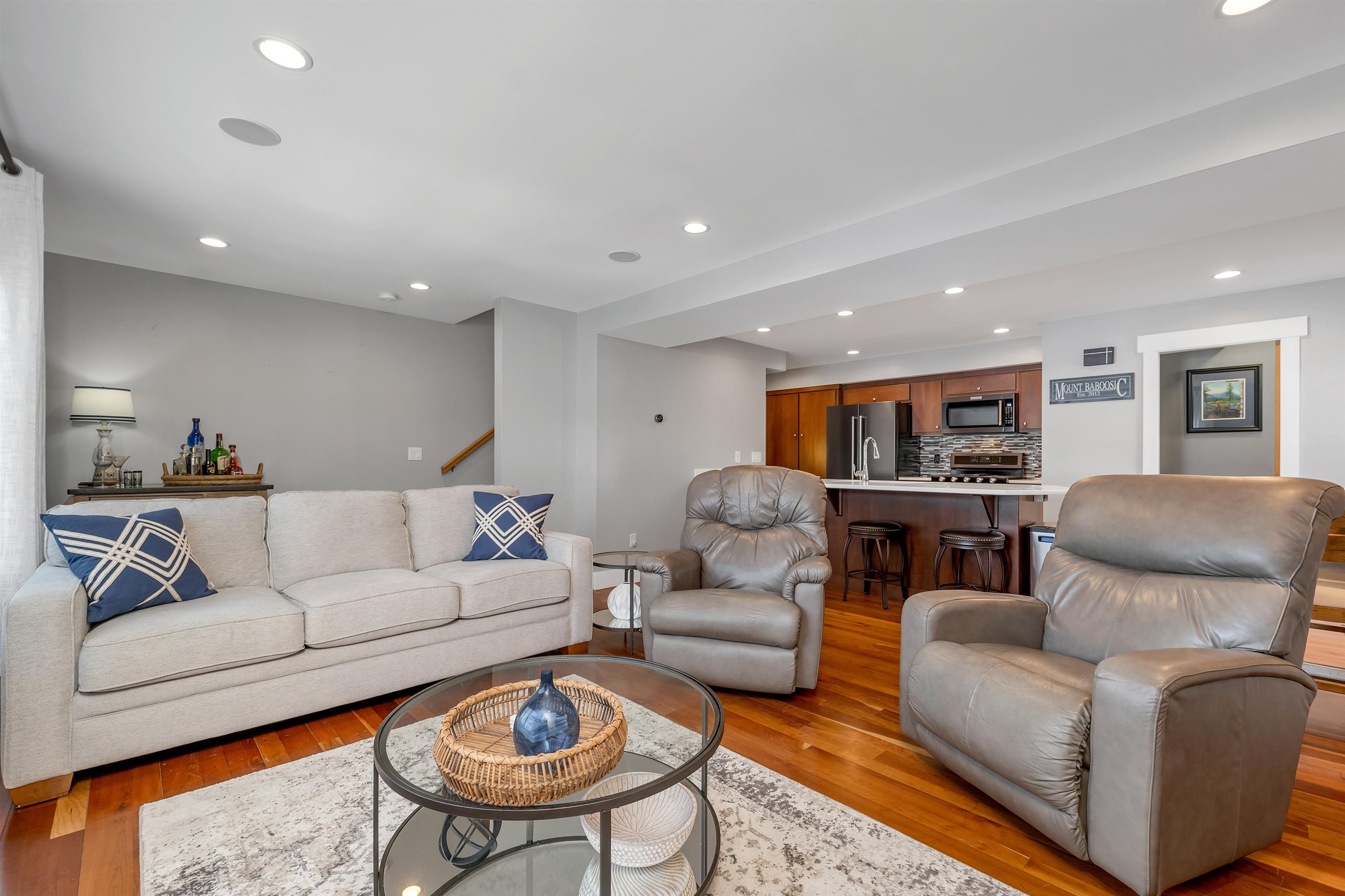 48 Broadway Property Photo 8