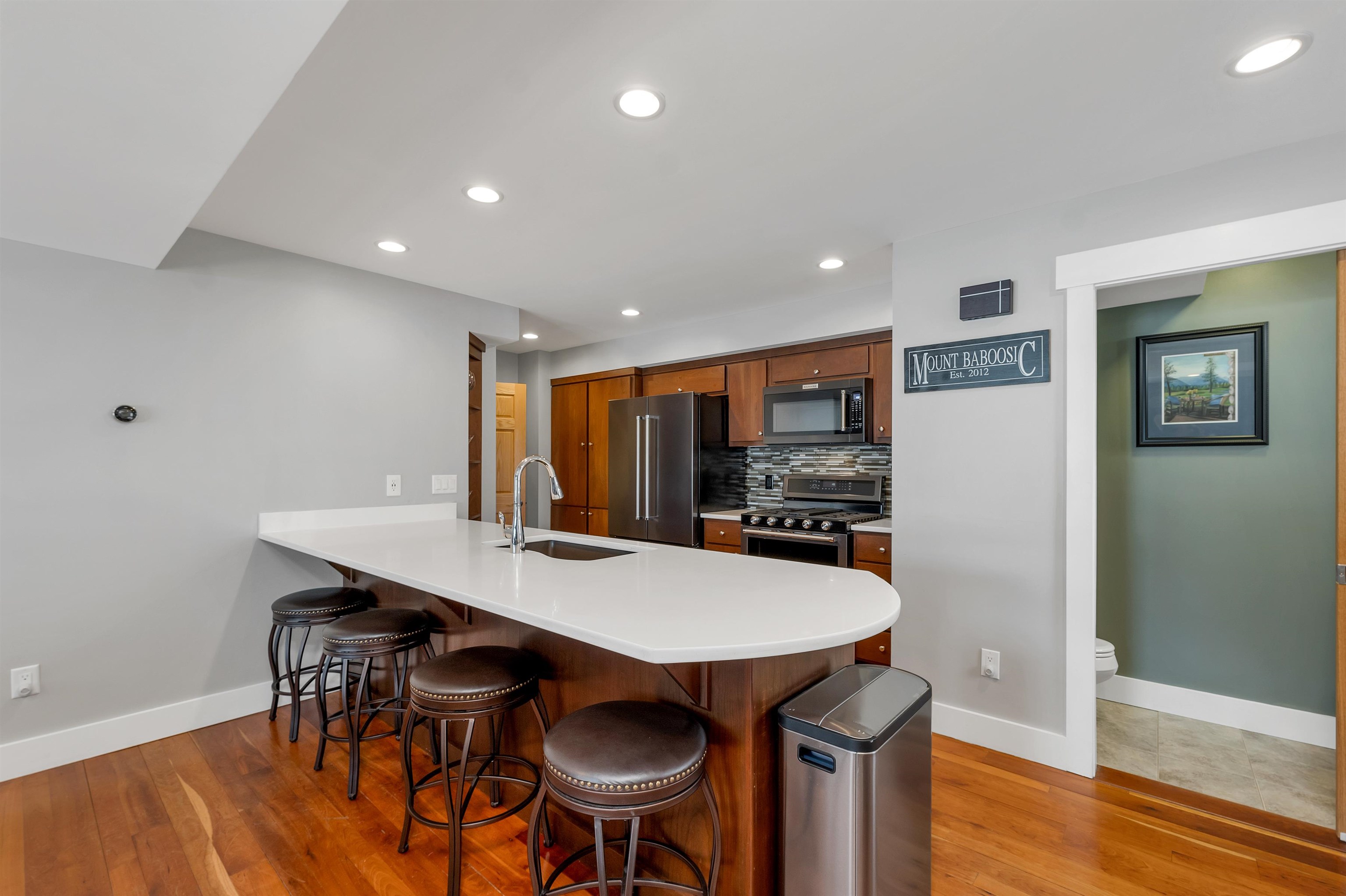 48 Broadway Property Photo 9