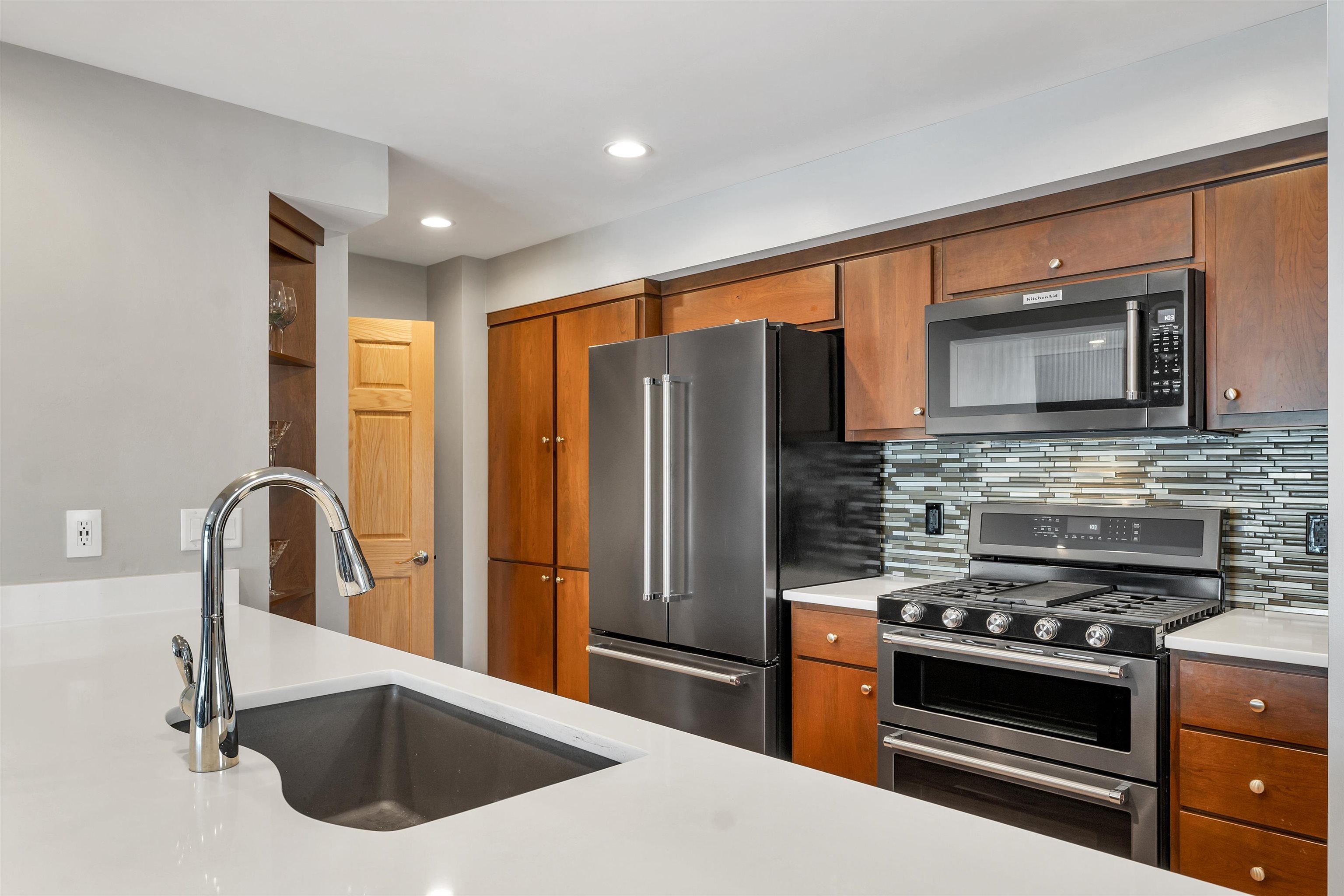 48 Broadway Property Photo 12