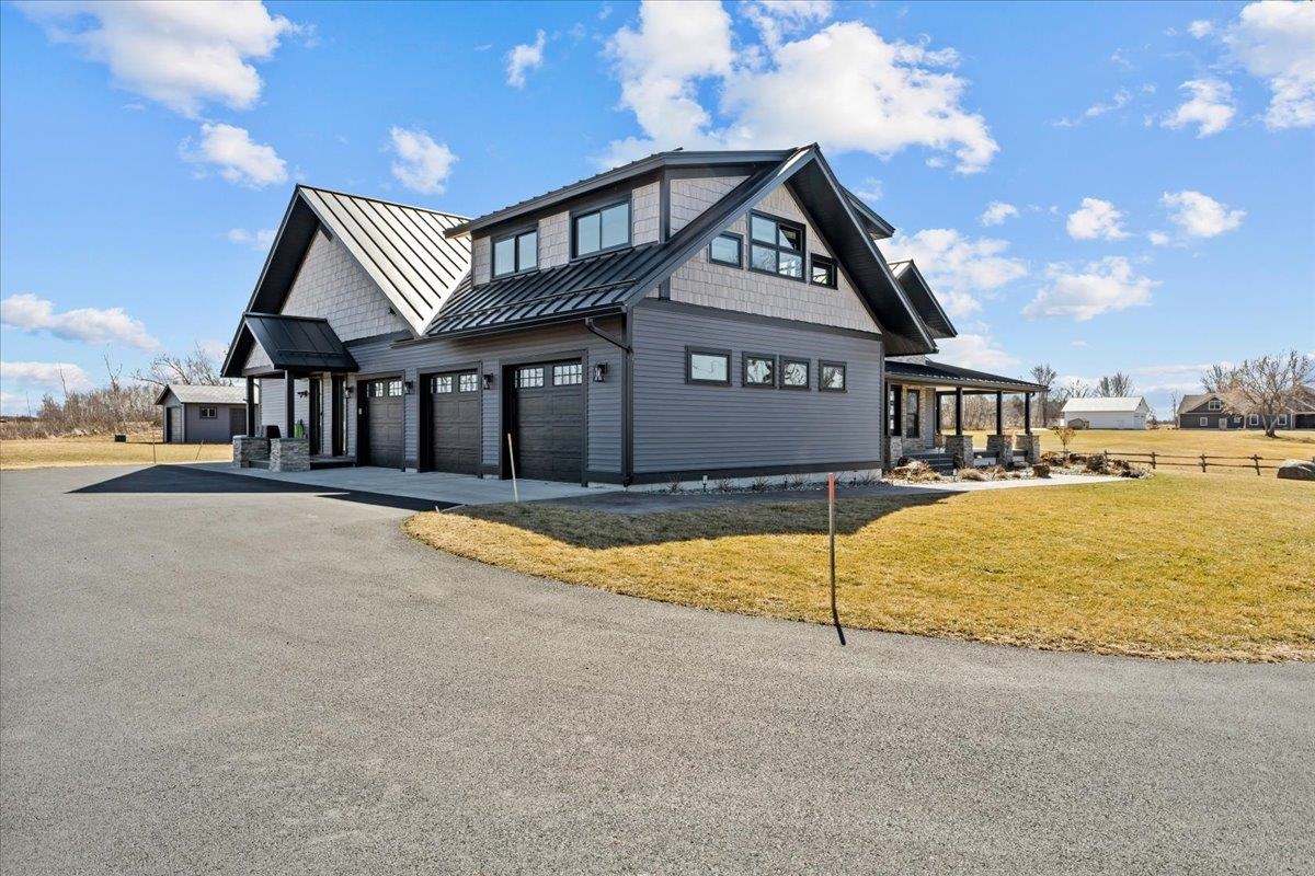 61 Lakewood Drive Property Photo 3