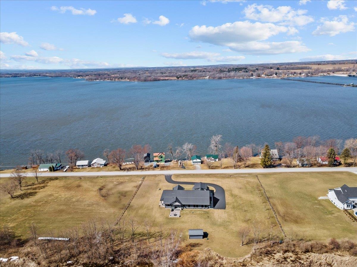 61 Lakewood Drive Property Photo 4