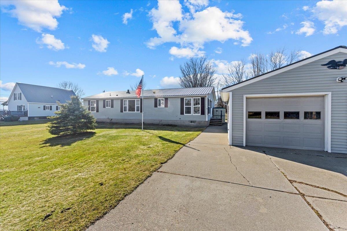 8 Leclaire Drive Property Photo
