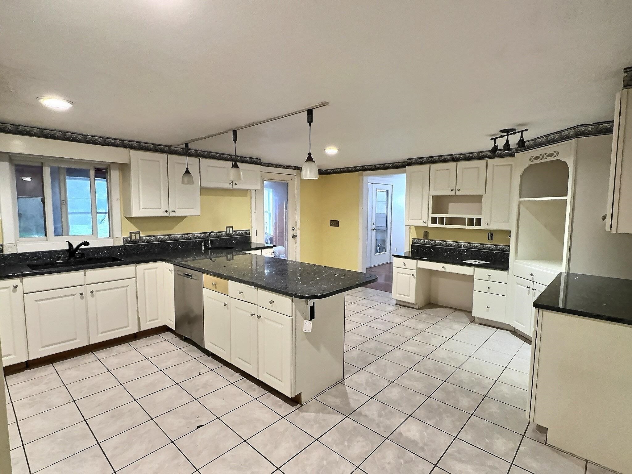 1290 North Road Property Photo 8