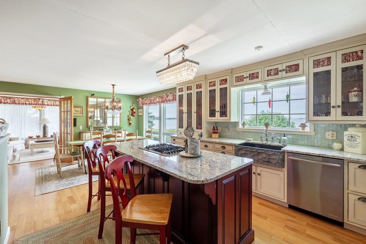 16 Mott South Street Property Photo 29