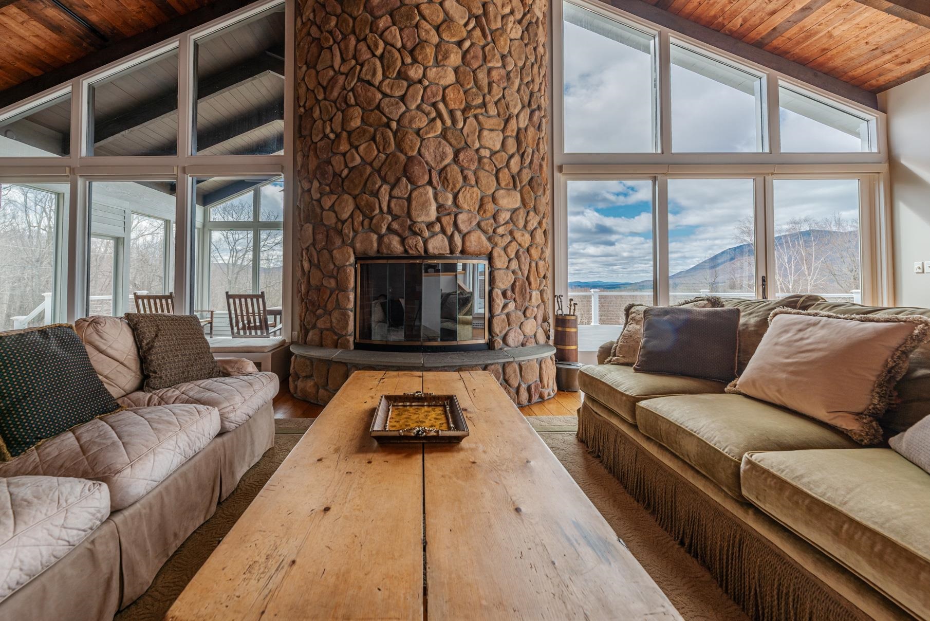 376 Windward Hill Property Photo 7