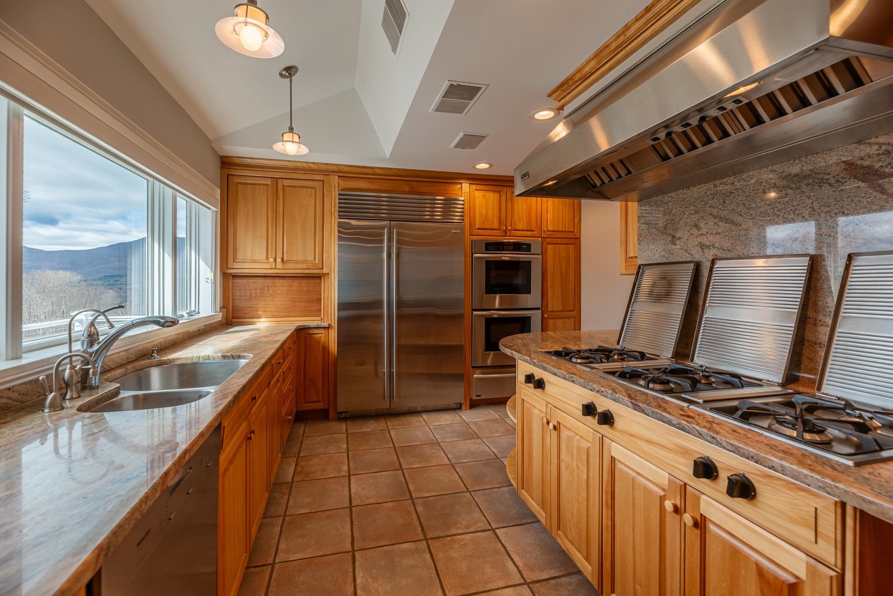 376 Windward Hill Property Photo 14