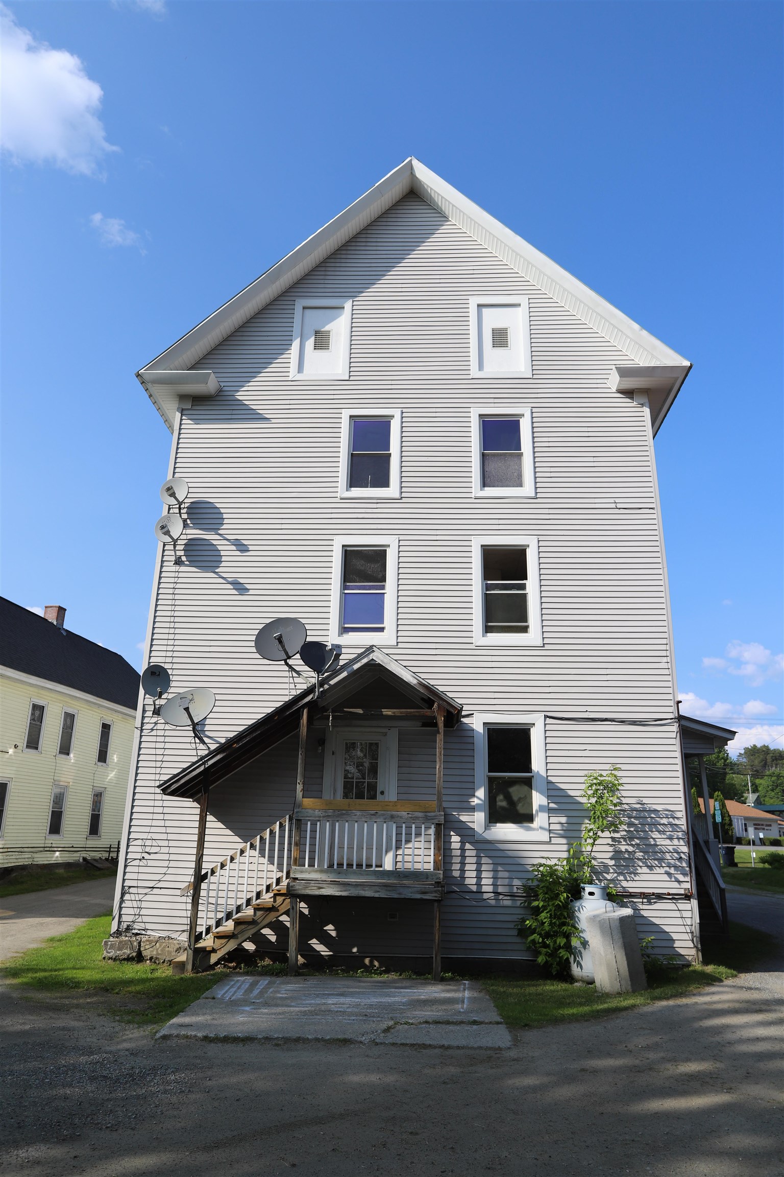 109 Railroad Street Property Photo 3