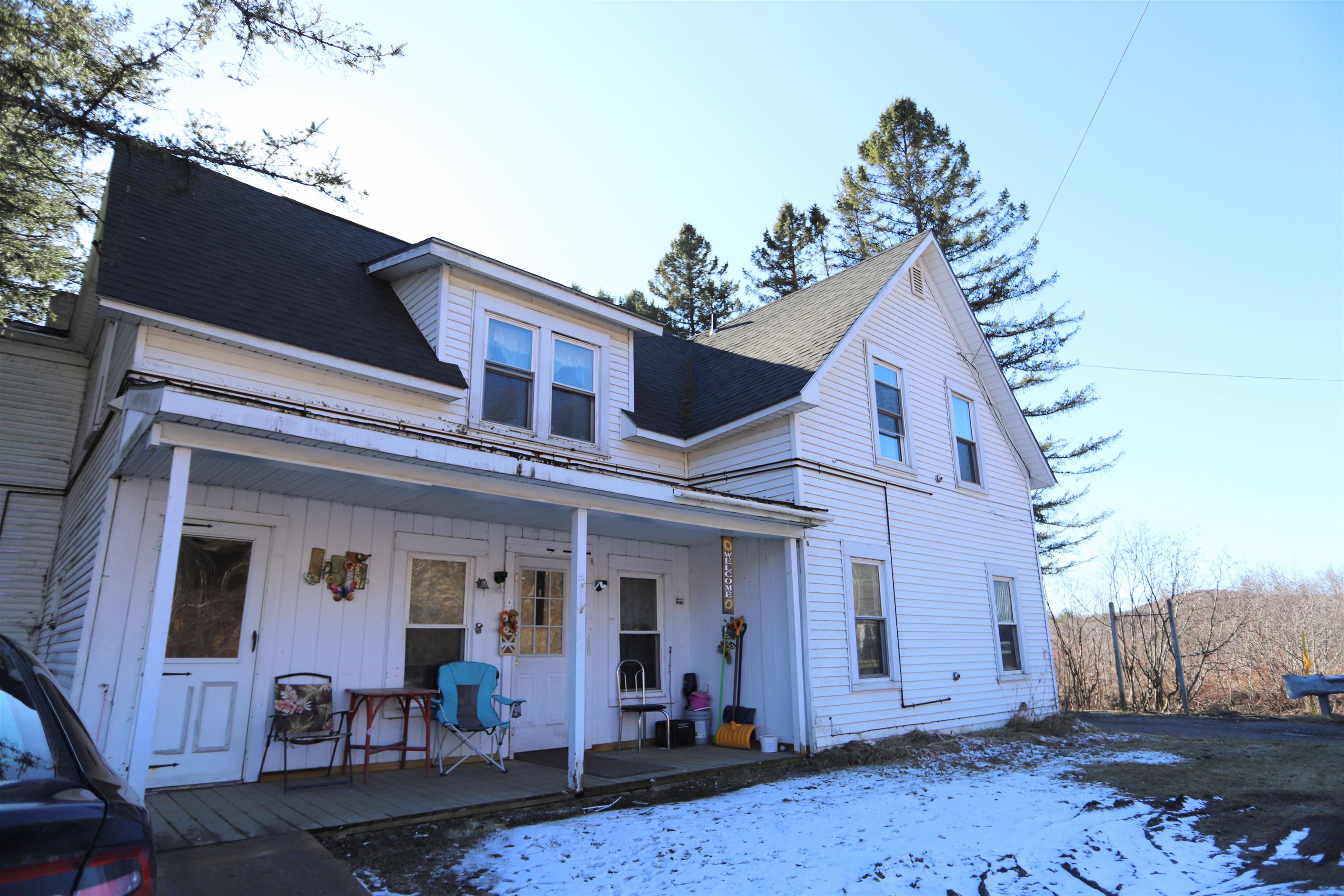 389 Railroad Street Property Photo