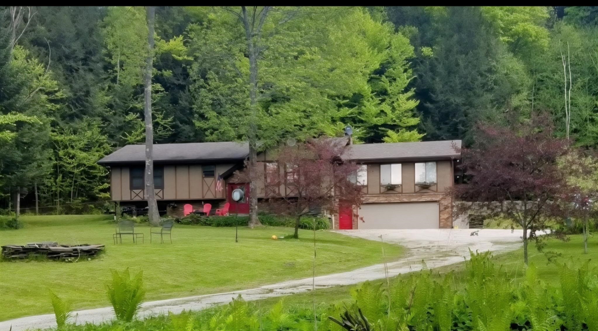 1824 Paine Turnpike South Property Photo