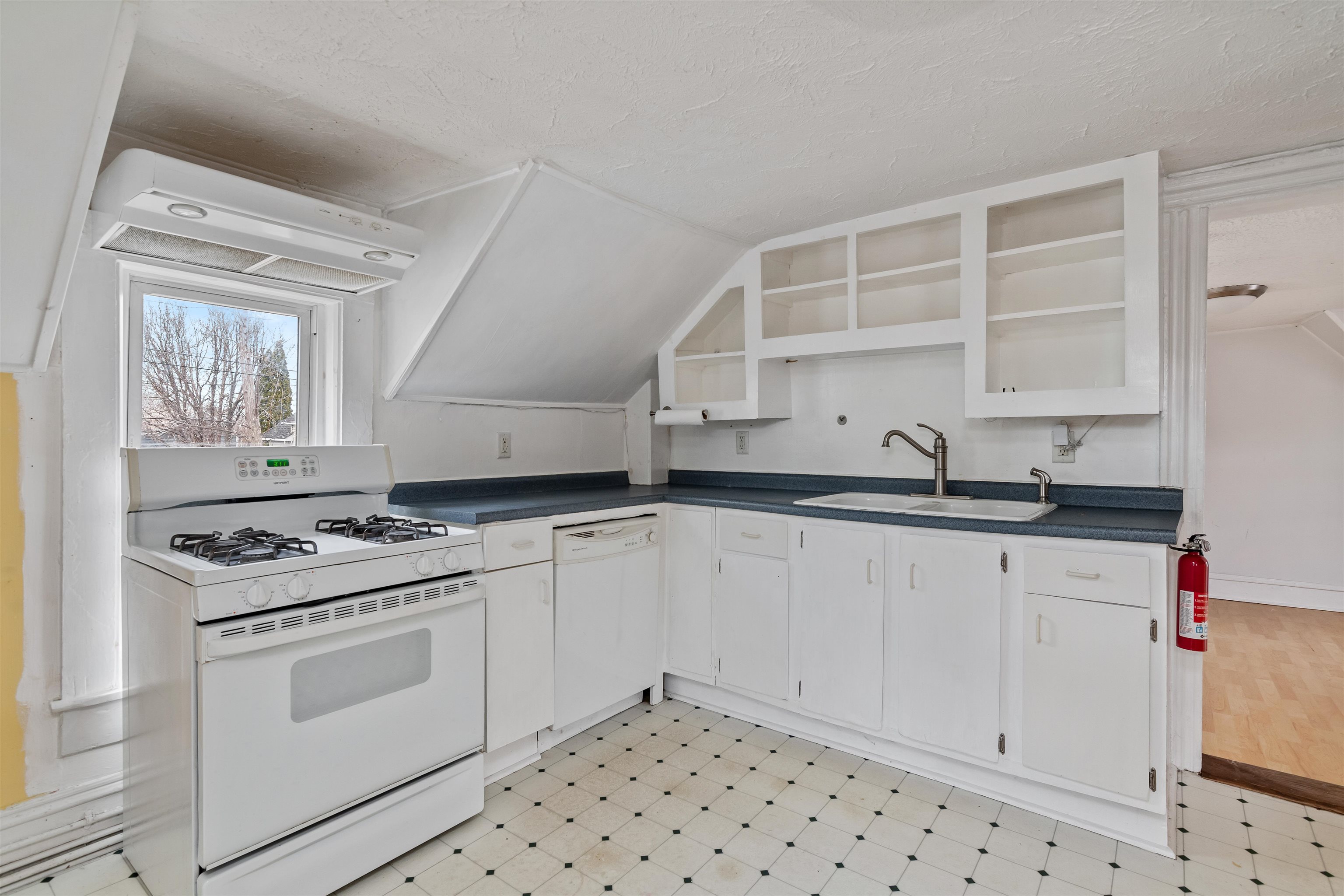 35 Convent Square Property Photo 3
