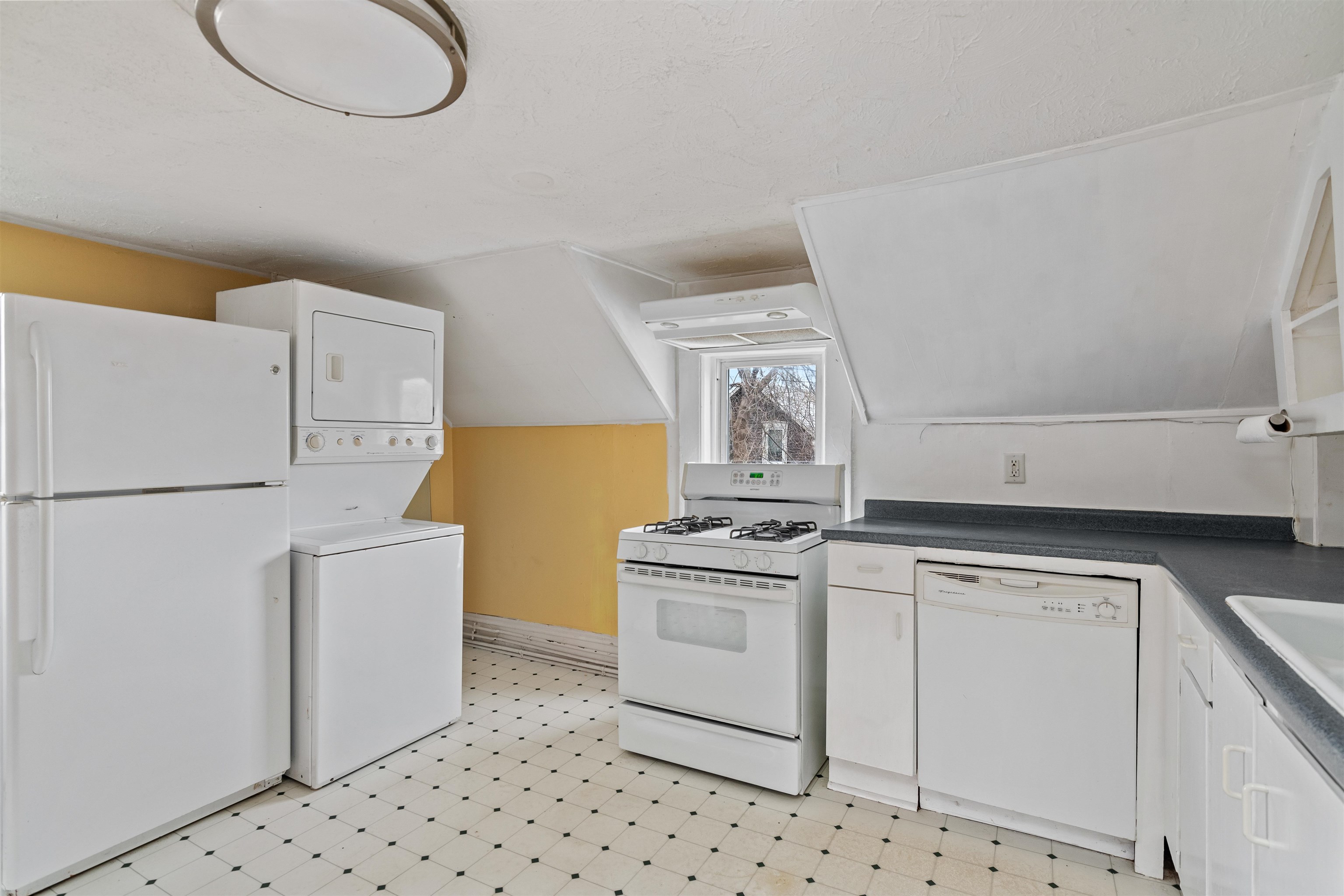 35 Convent Square Property Photo 6