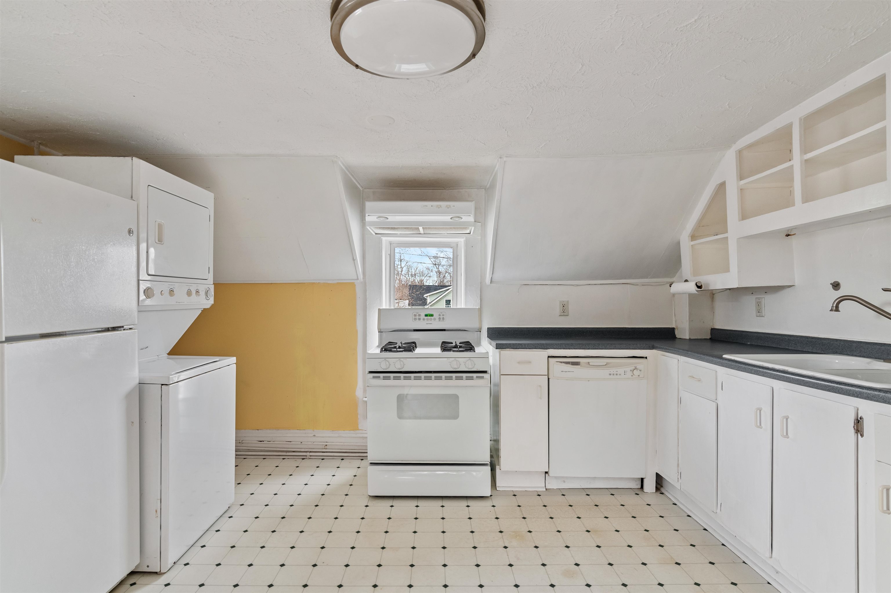 35 Convent Square Property Photo 8