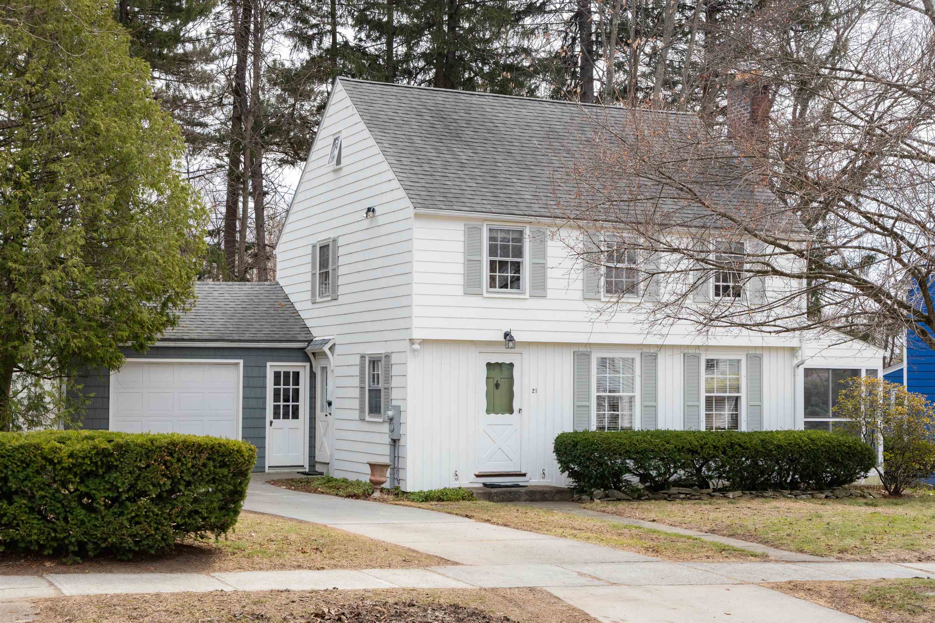 21 Colonial Square Property Photo