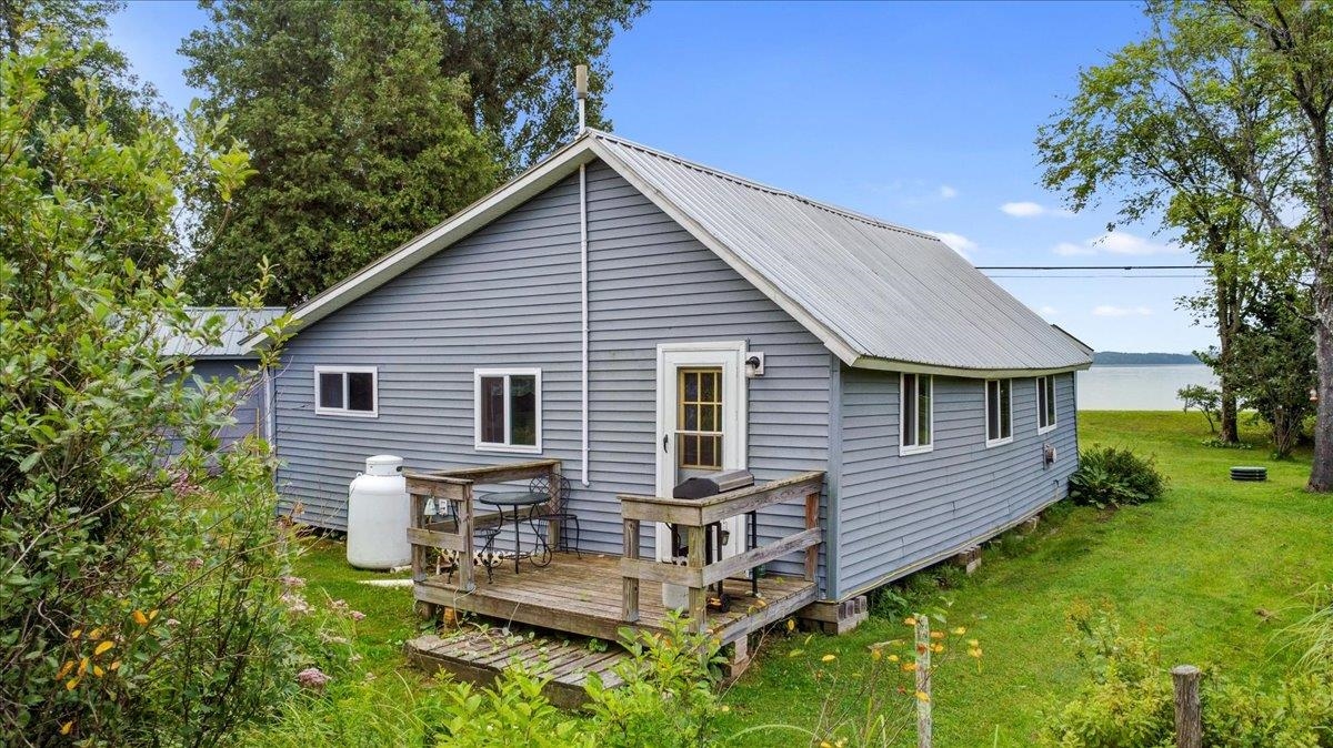 2391 Lake Road Property Photo 2
