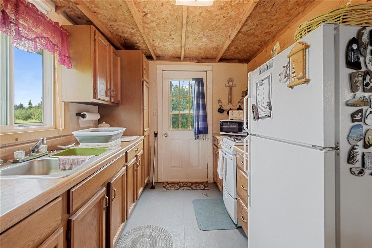 2391 Lake Road Property Photo 6