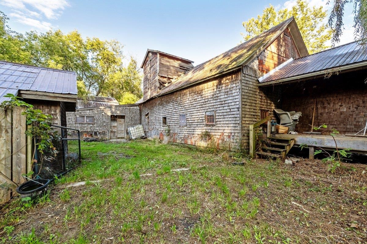 2107 Main Street Property Photo 14