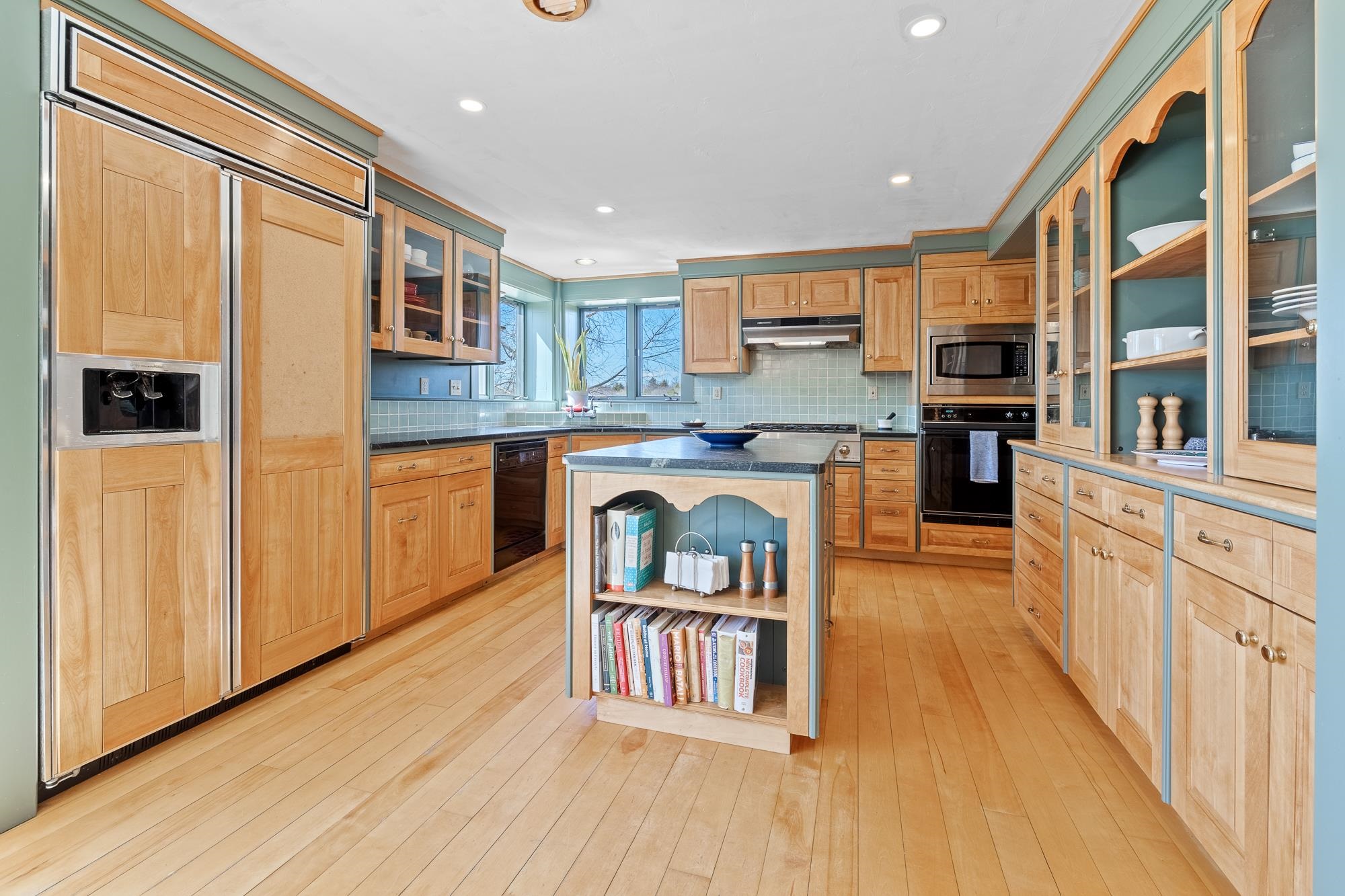 33 Ferndale Drive Property Photo 3