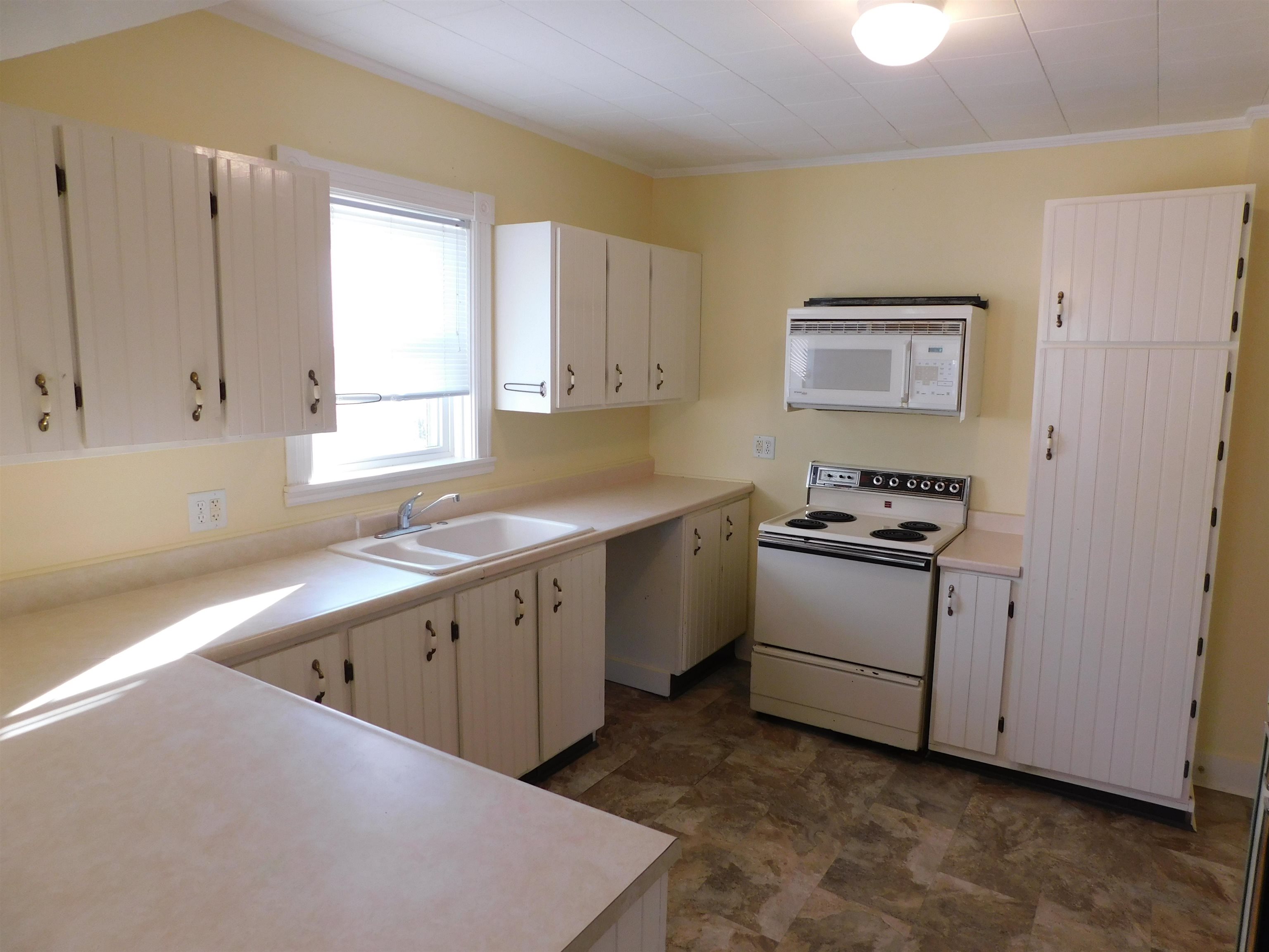364 North Pleasant Street Property Photo 5