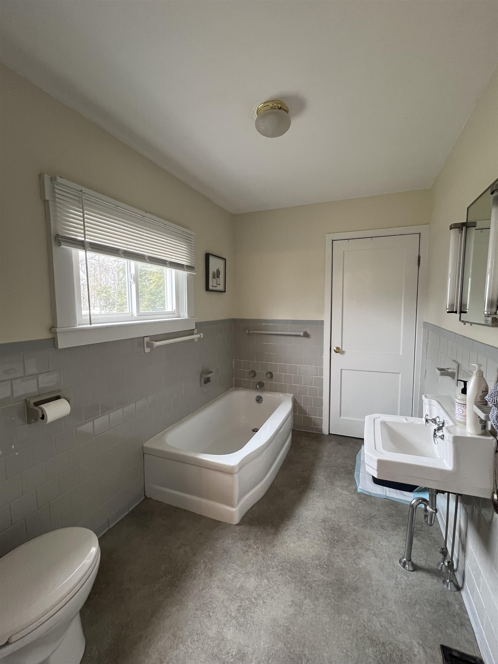 8 Third Street Property Photo 9
