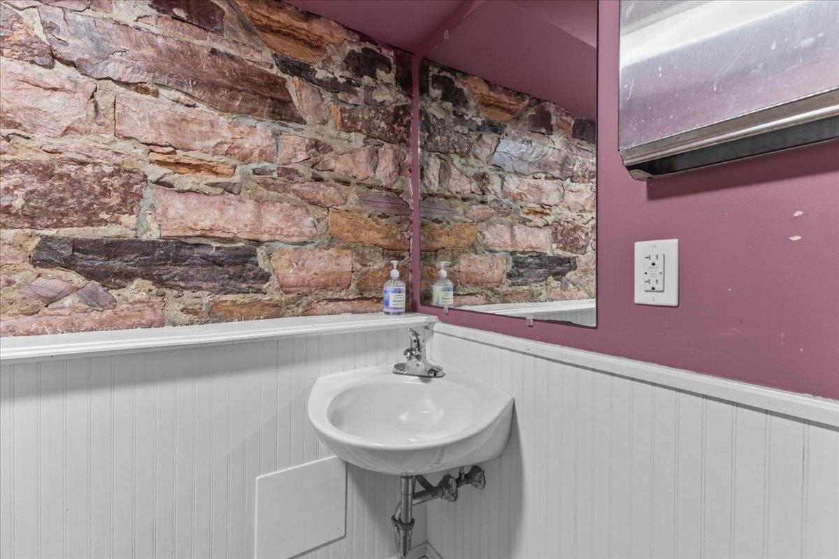 233 Pearl Street Property Photo 9