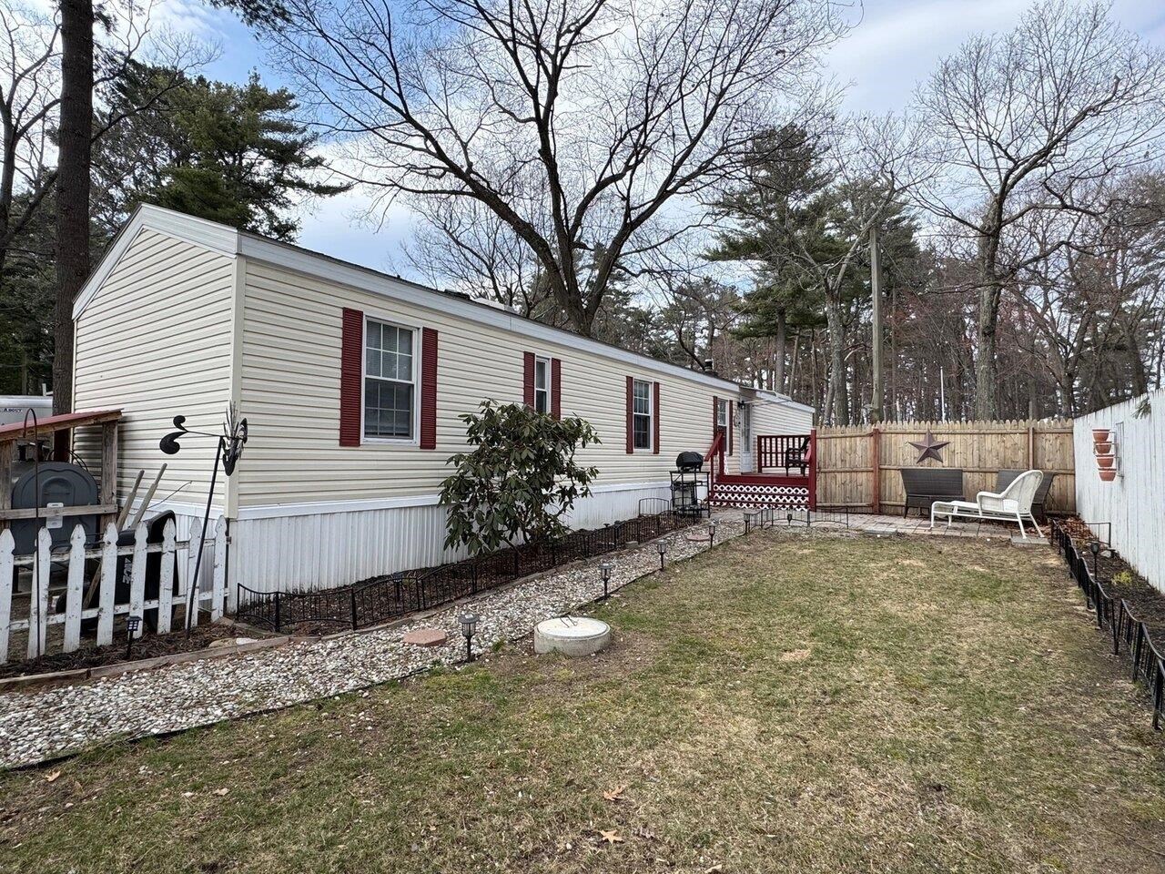 96 Hawthorne Lane Property Photo