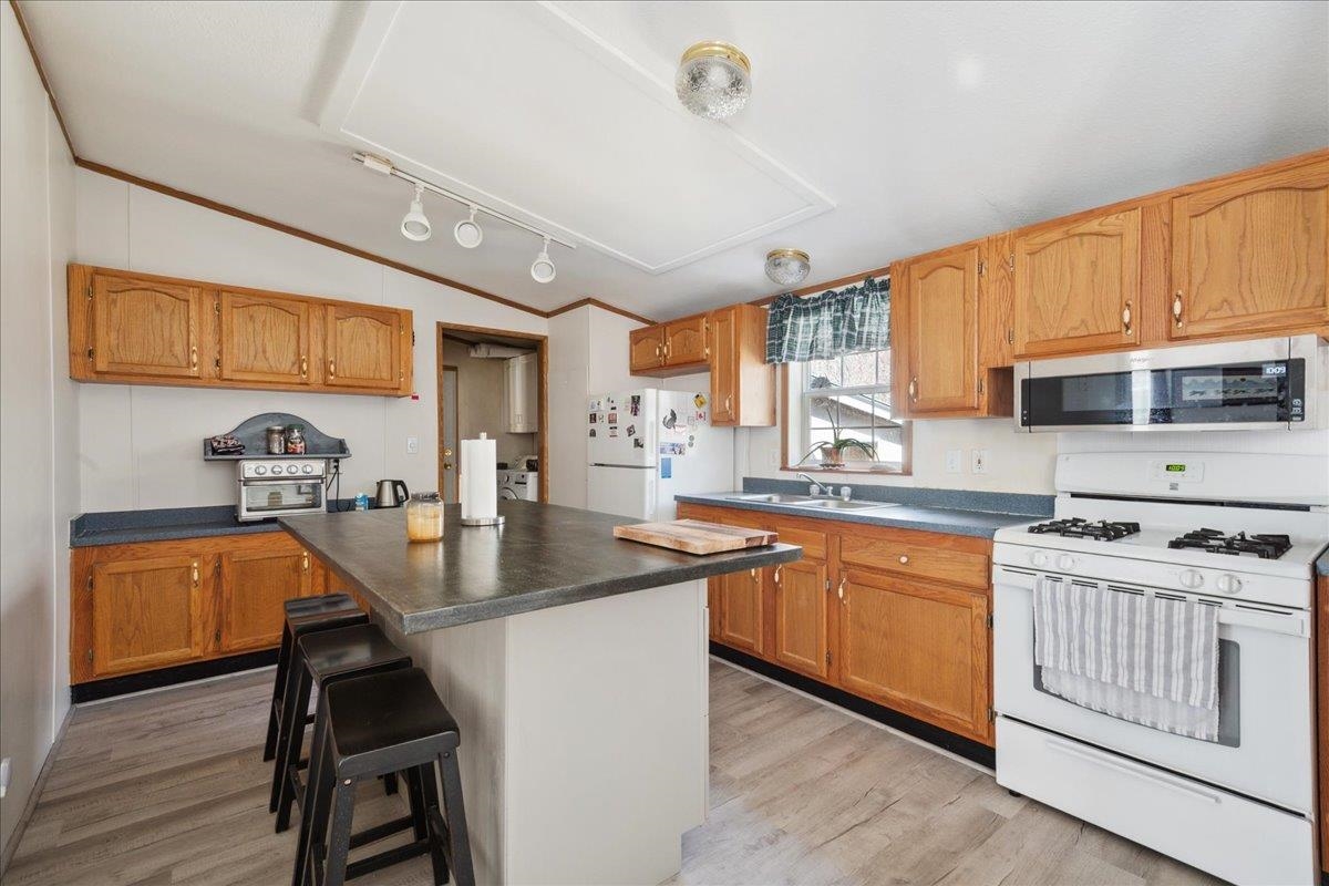 1928 West Lunenburg Road Property Photo 9