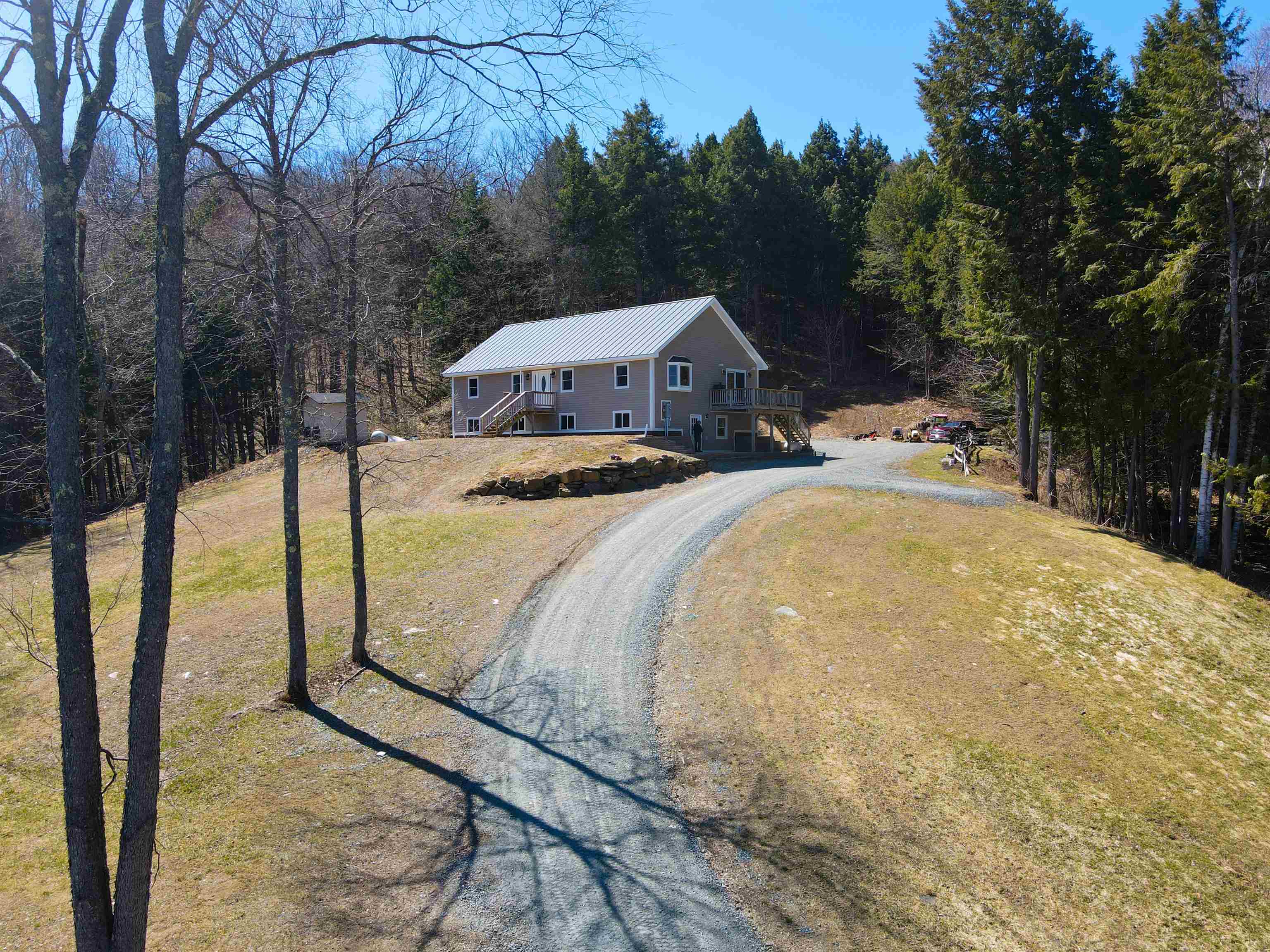 05048 Real Estate Listings Main Image