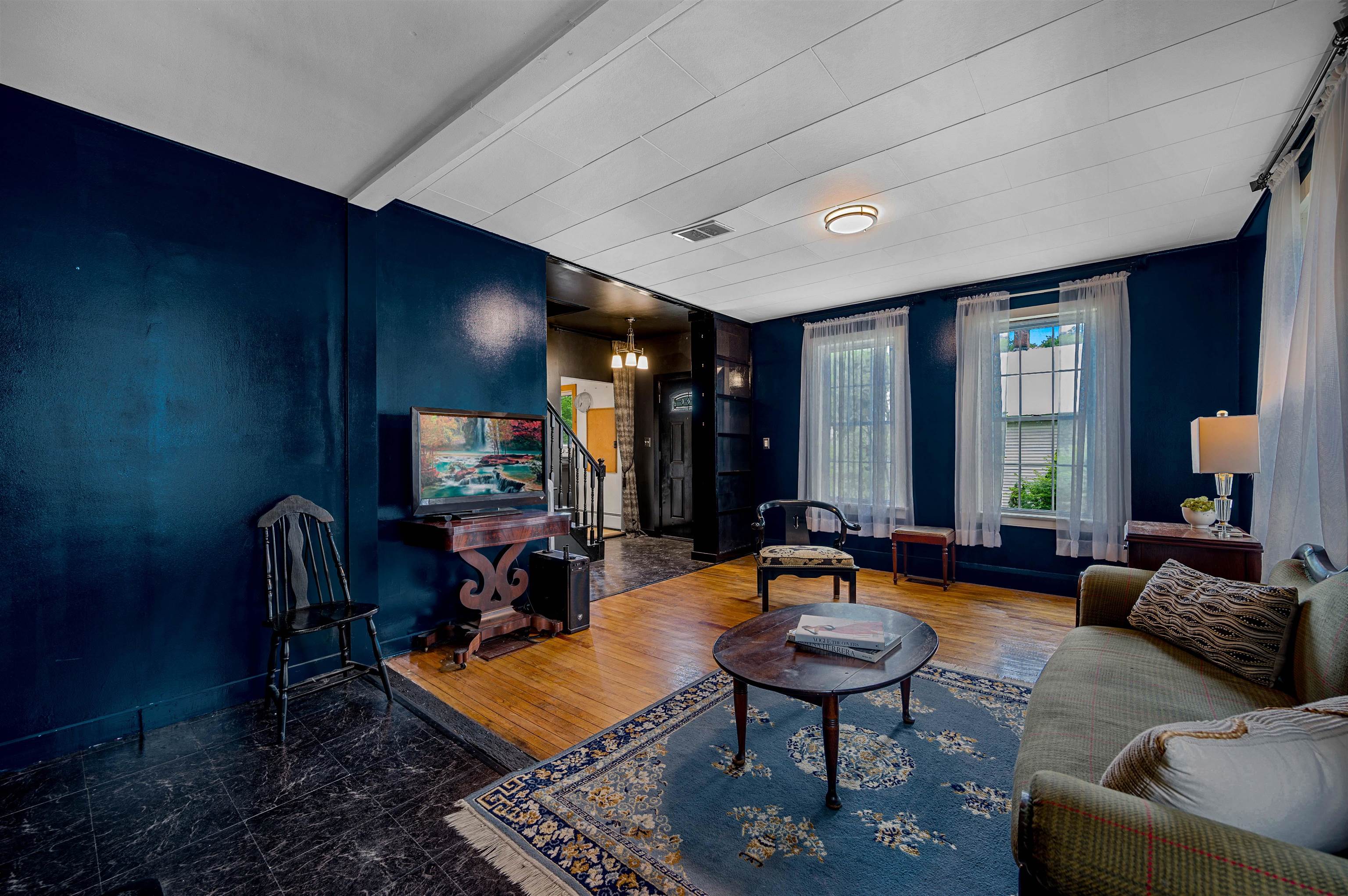304 Wall Street Property Photo 23