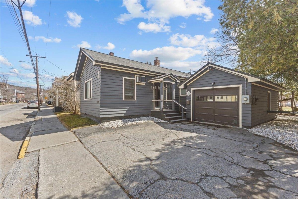 160 Seminary Street Property Photo 1
