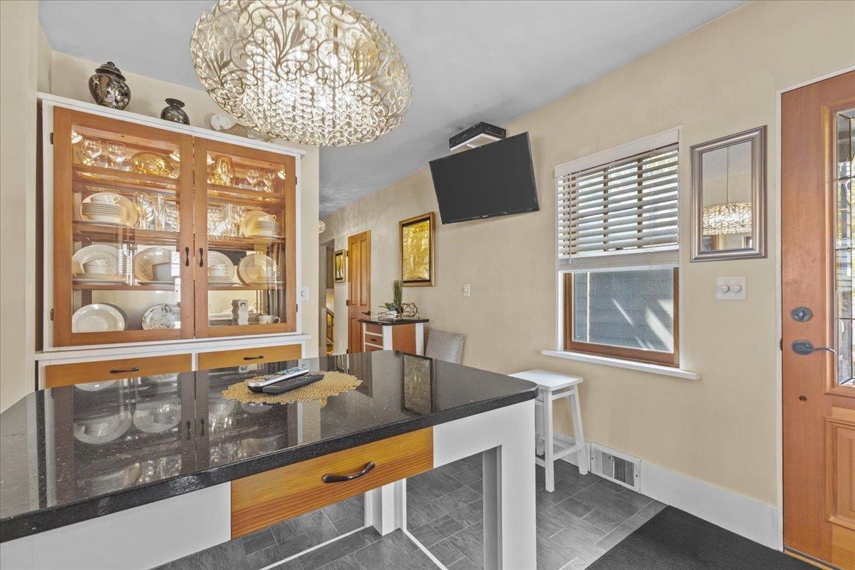160 Seminary Street Property Photo 13