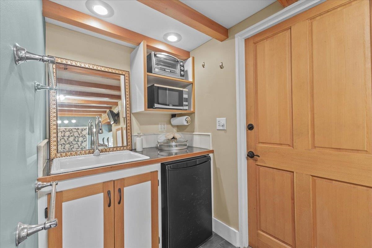 160 Seminary Street Property Photo 19